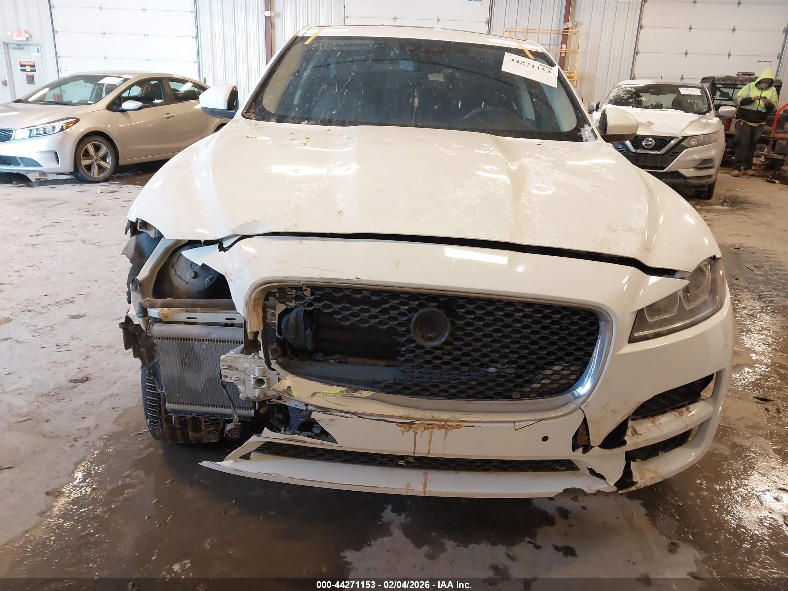 JAGUAR F-PACE image 6