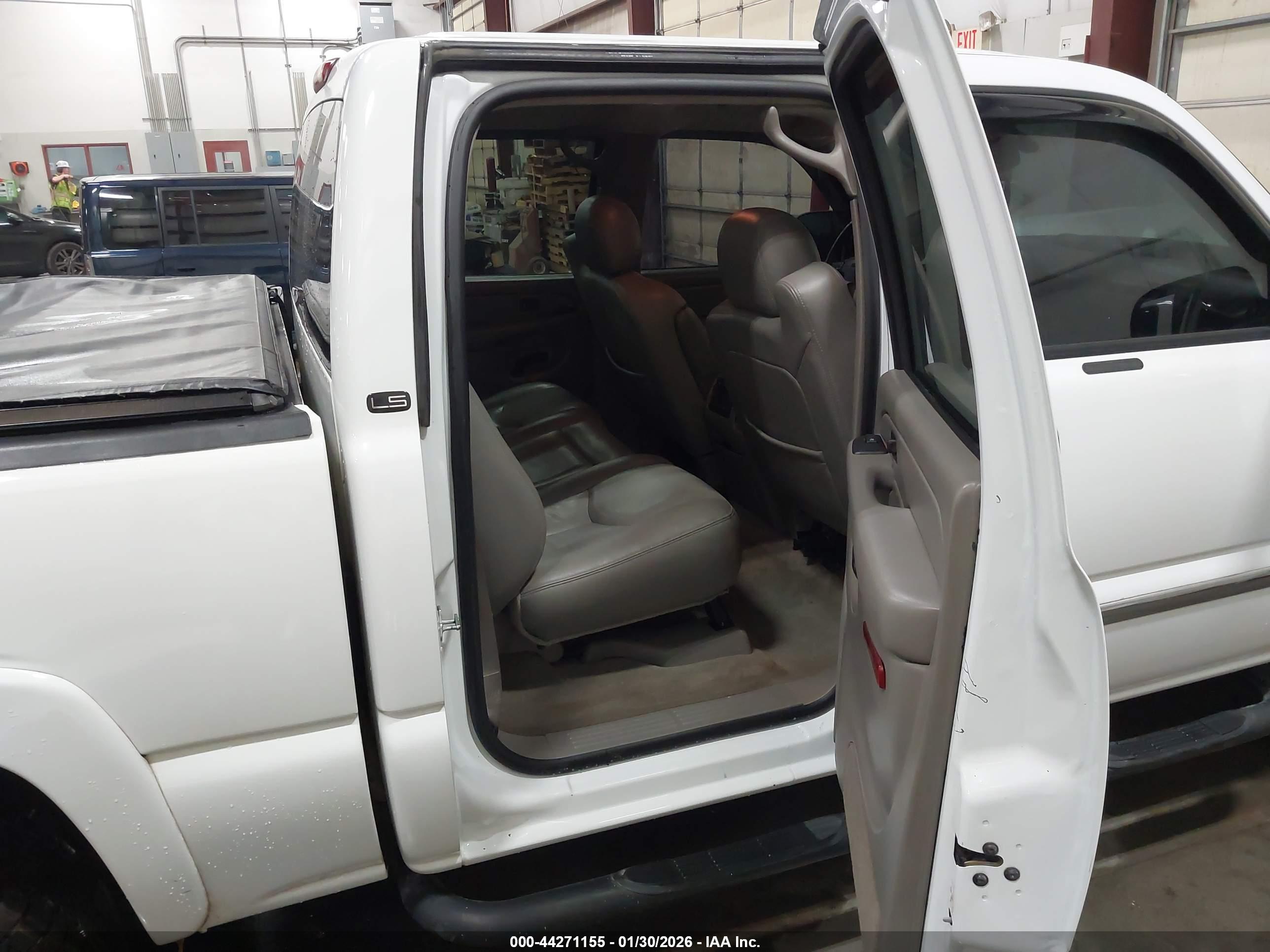 GMC SIERRA image 8