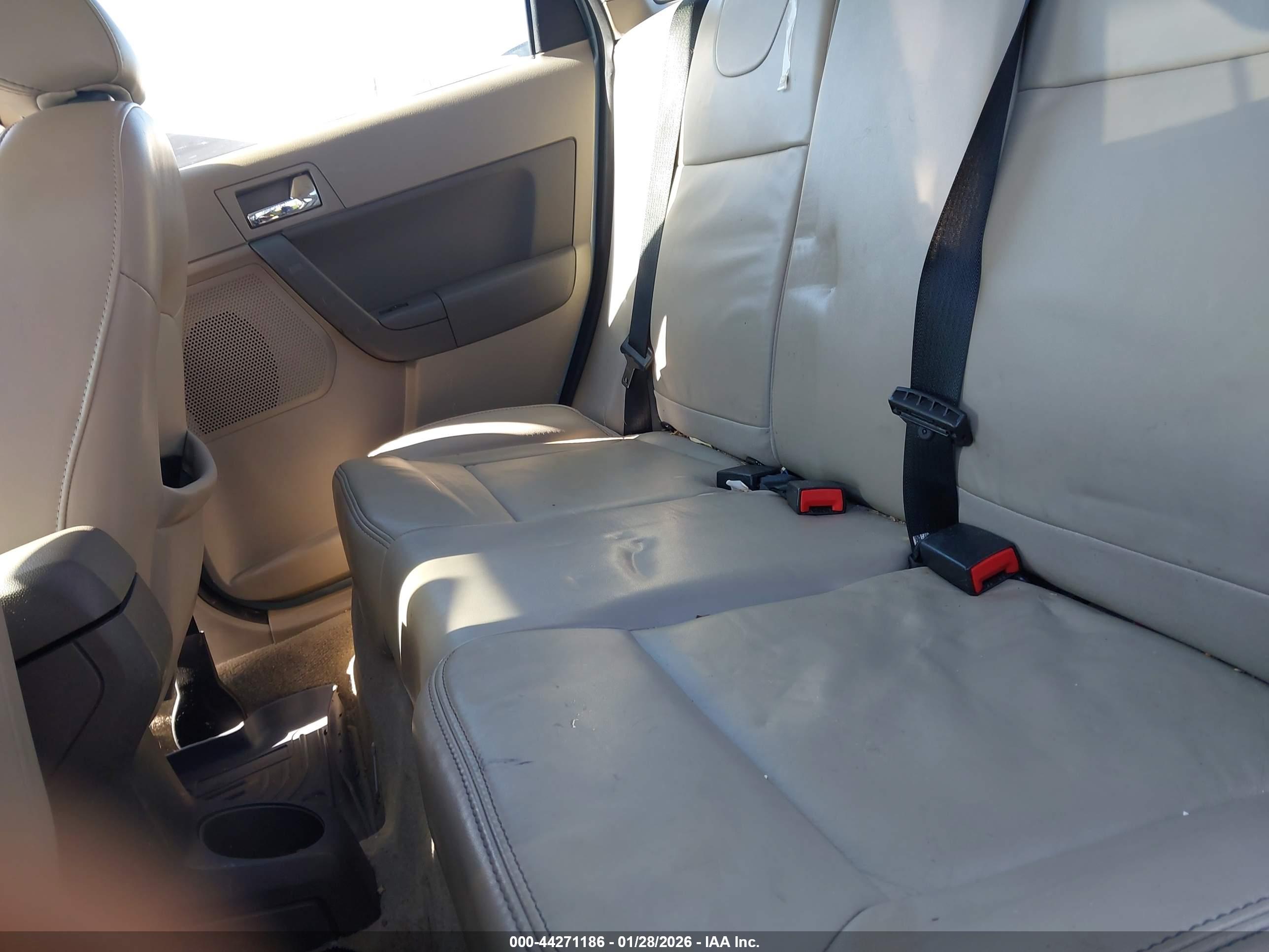 FORD FOCUS image 8