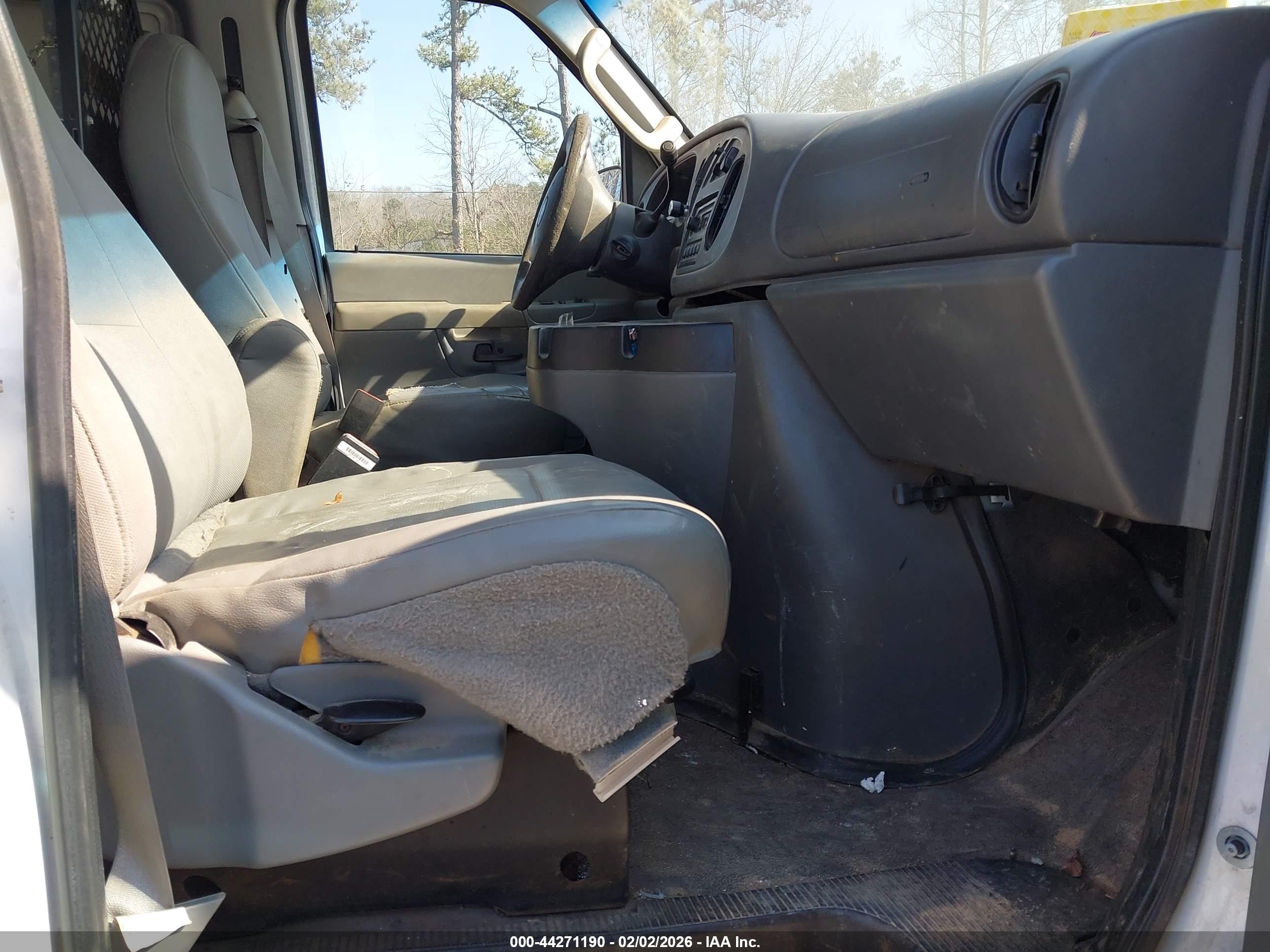 FORD E-250 image 5