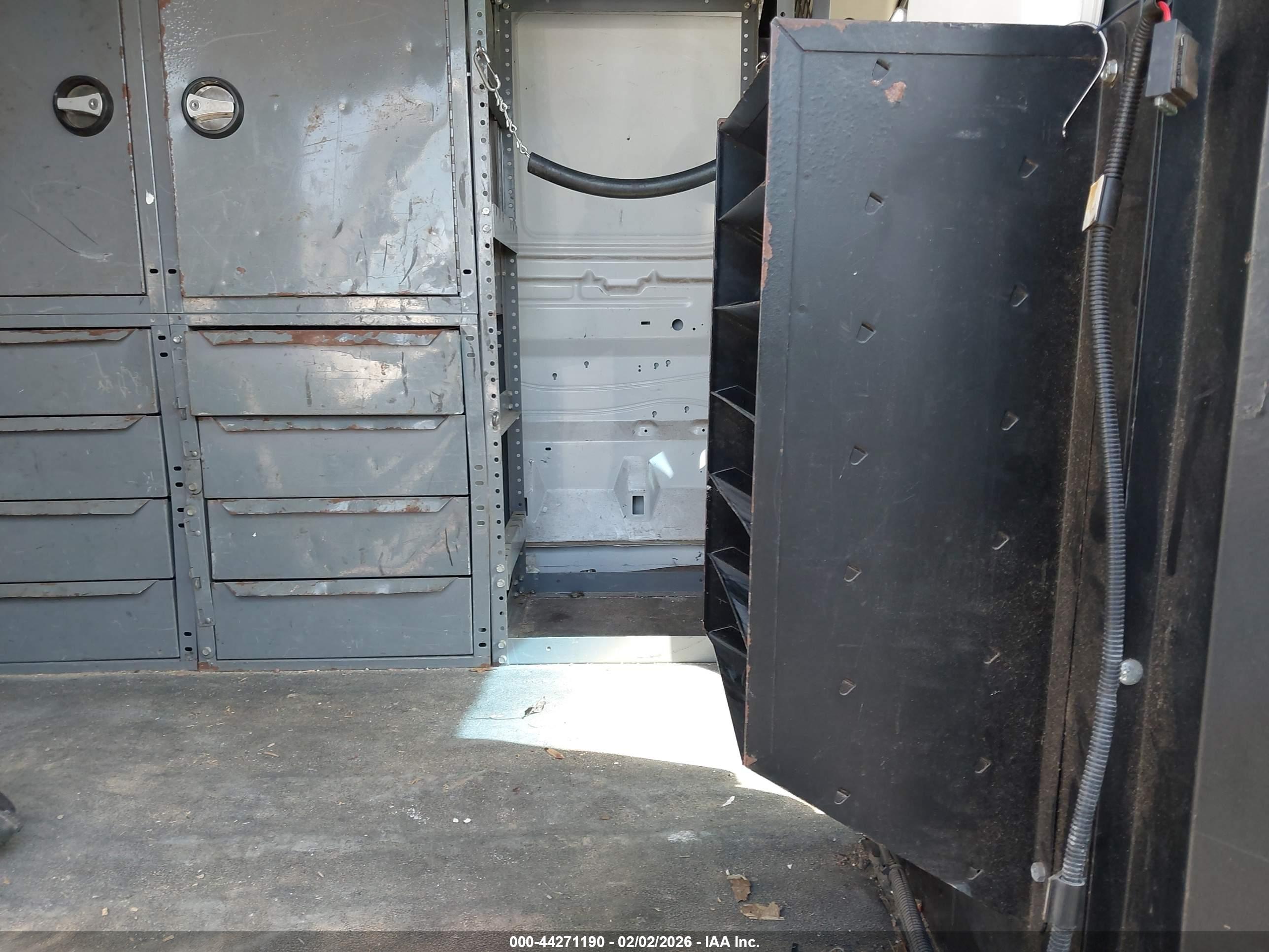 FORD E-250 image 8