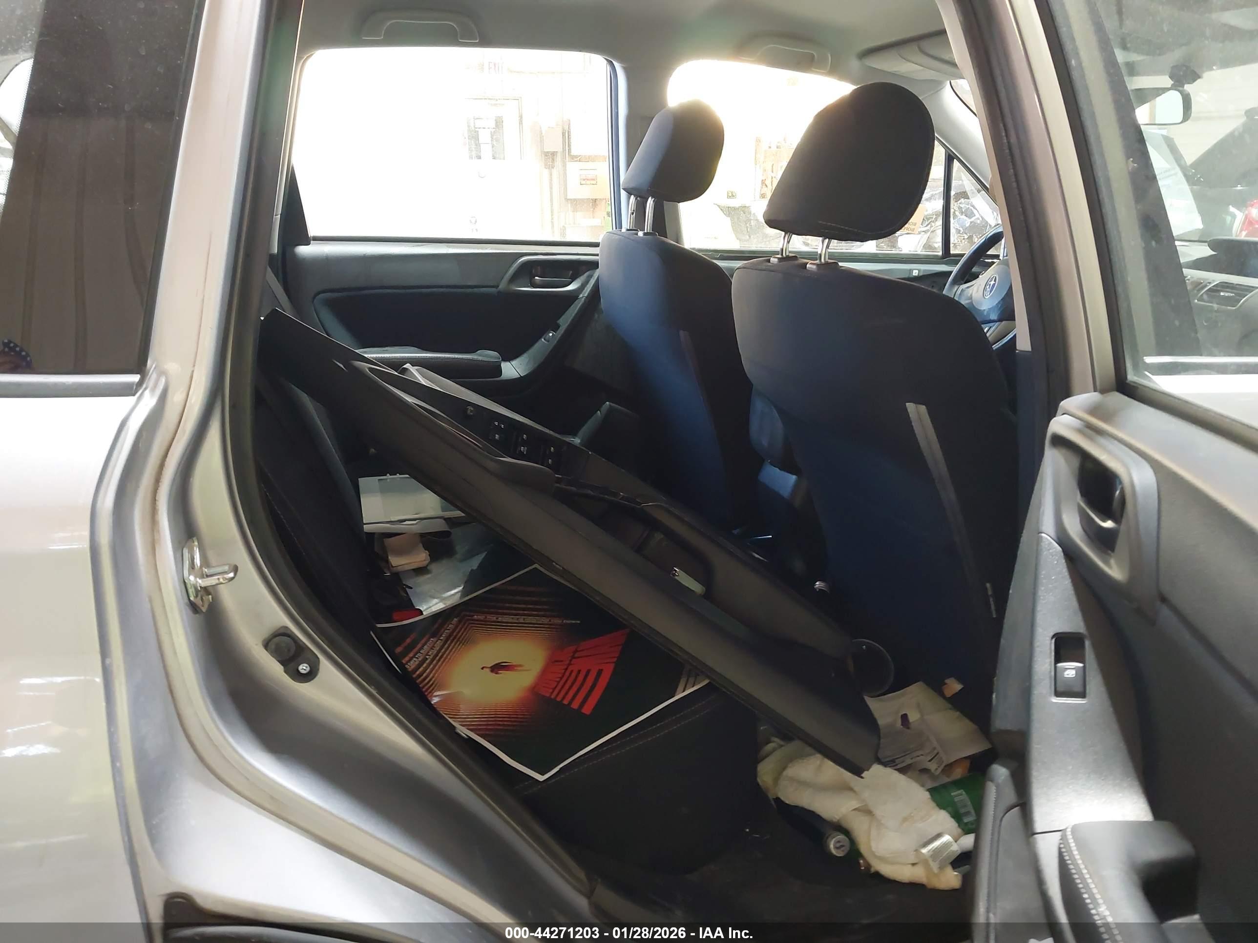 SUBARU FORESTER image 8
