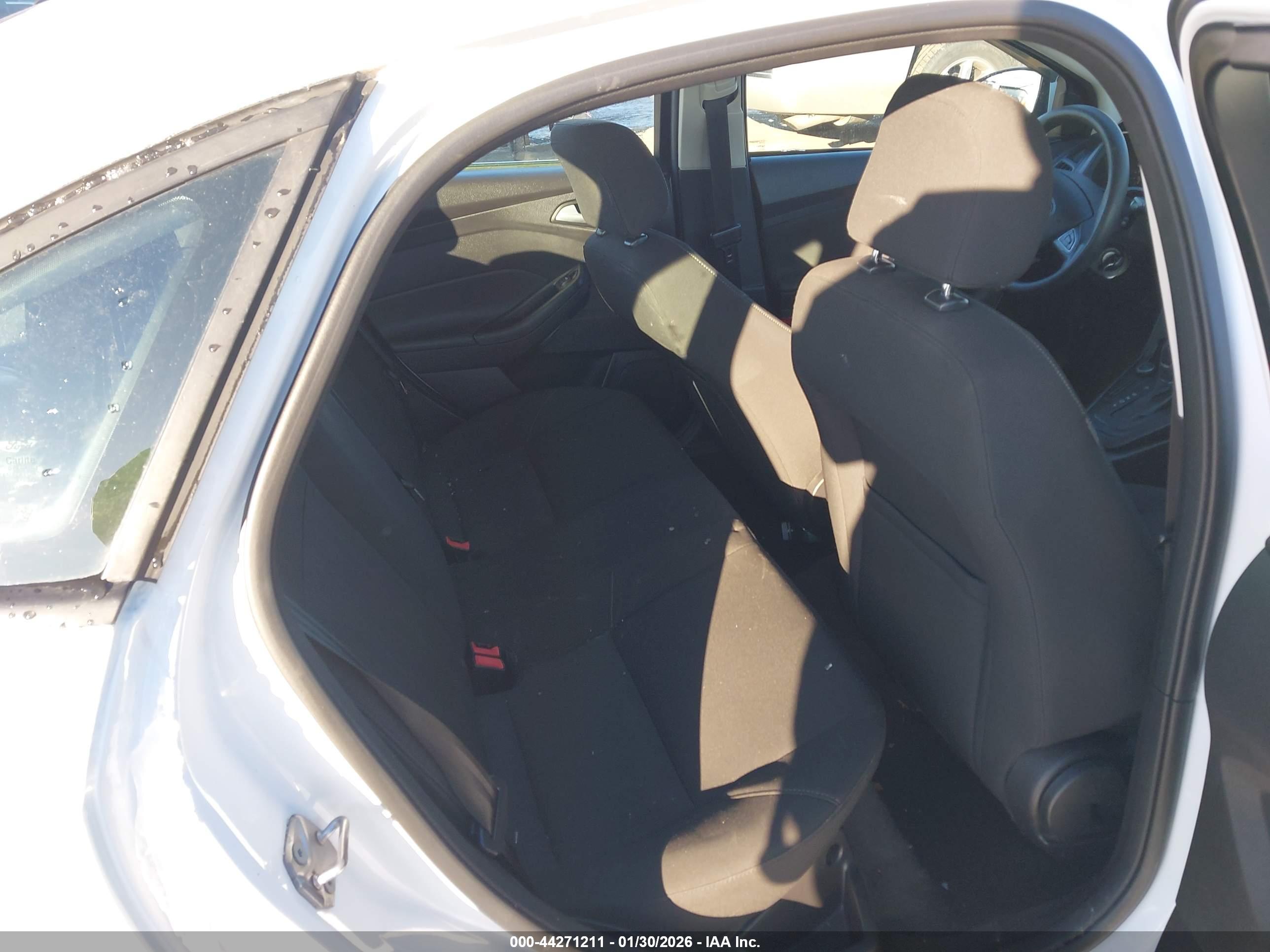 FORD FOCUS image 8