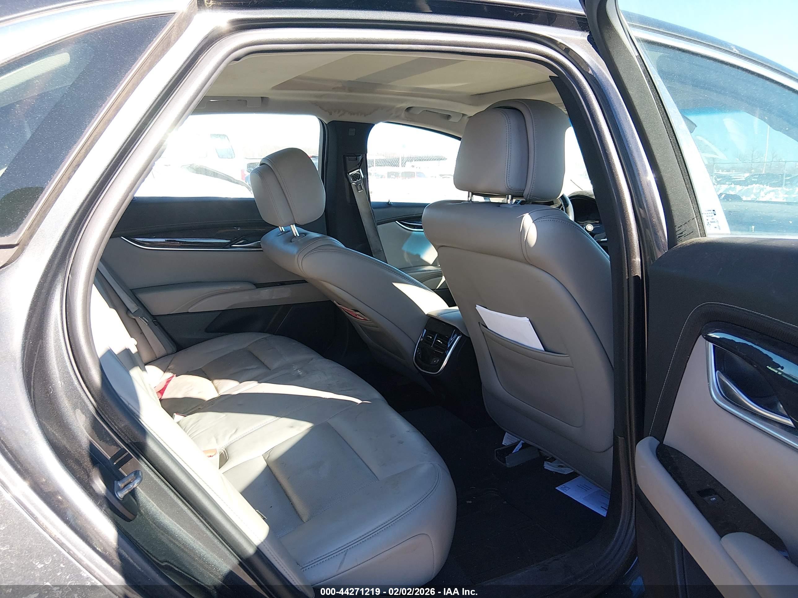 CADILLAC XTS image 8