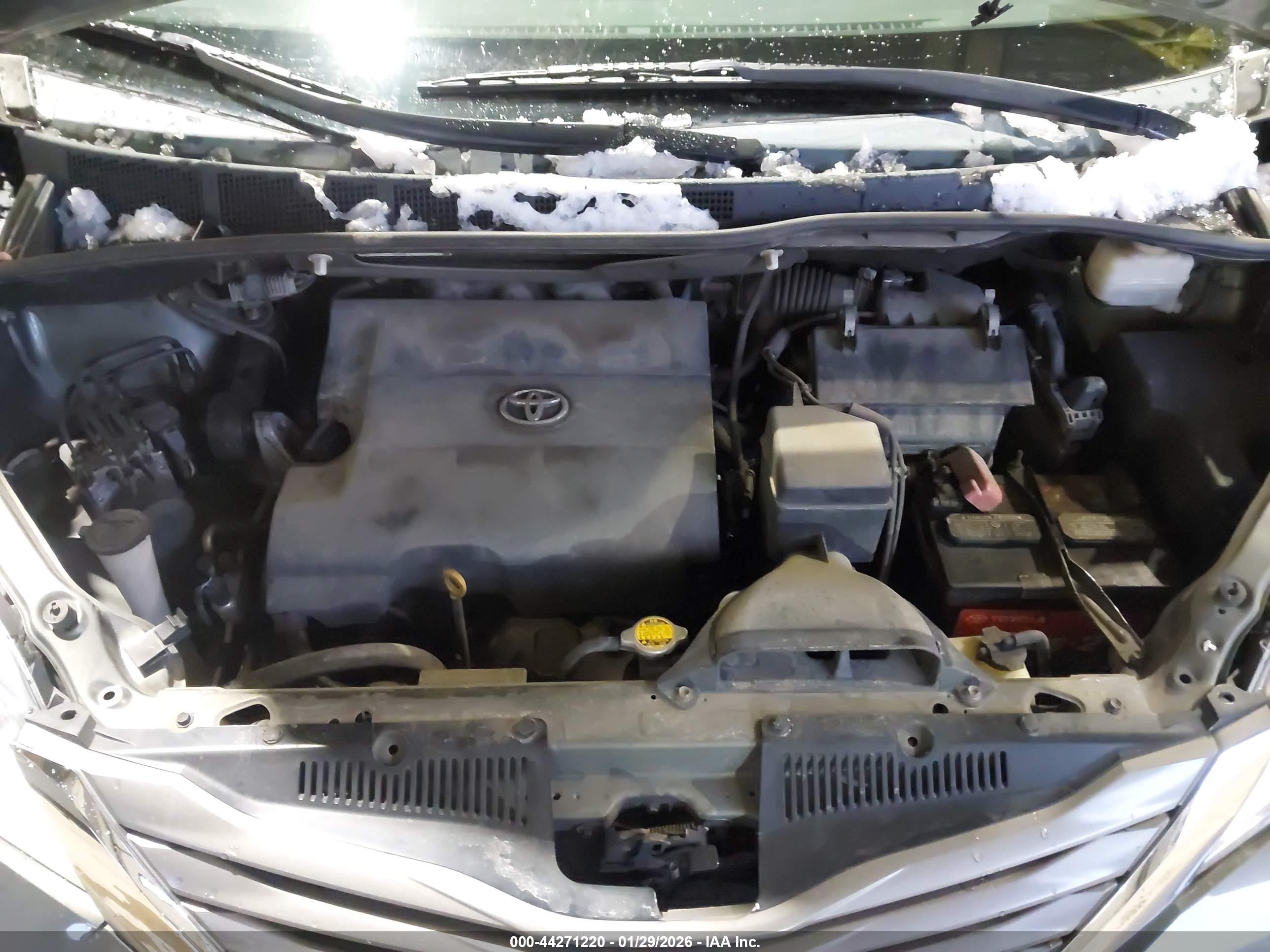 TOYOTA SIENNA image 10