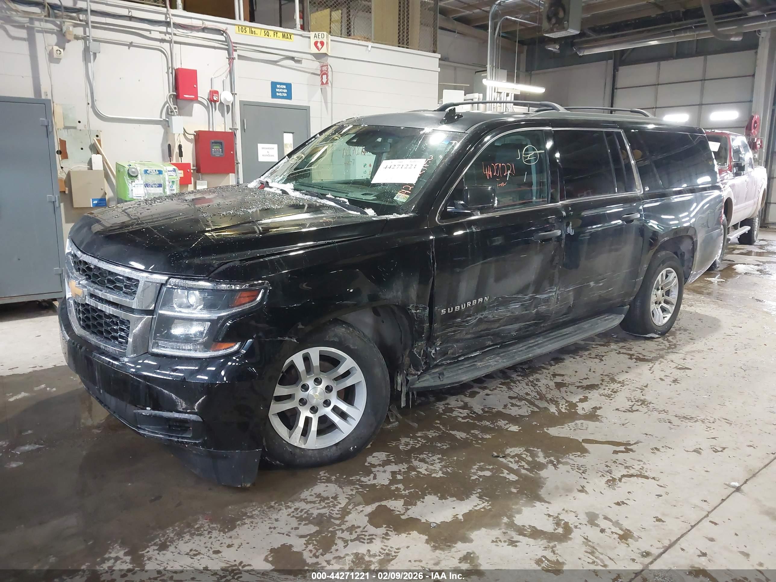 CHEVROLET SUBURBAN image 2