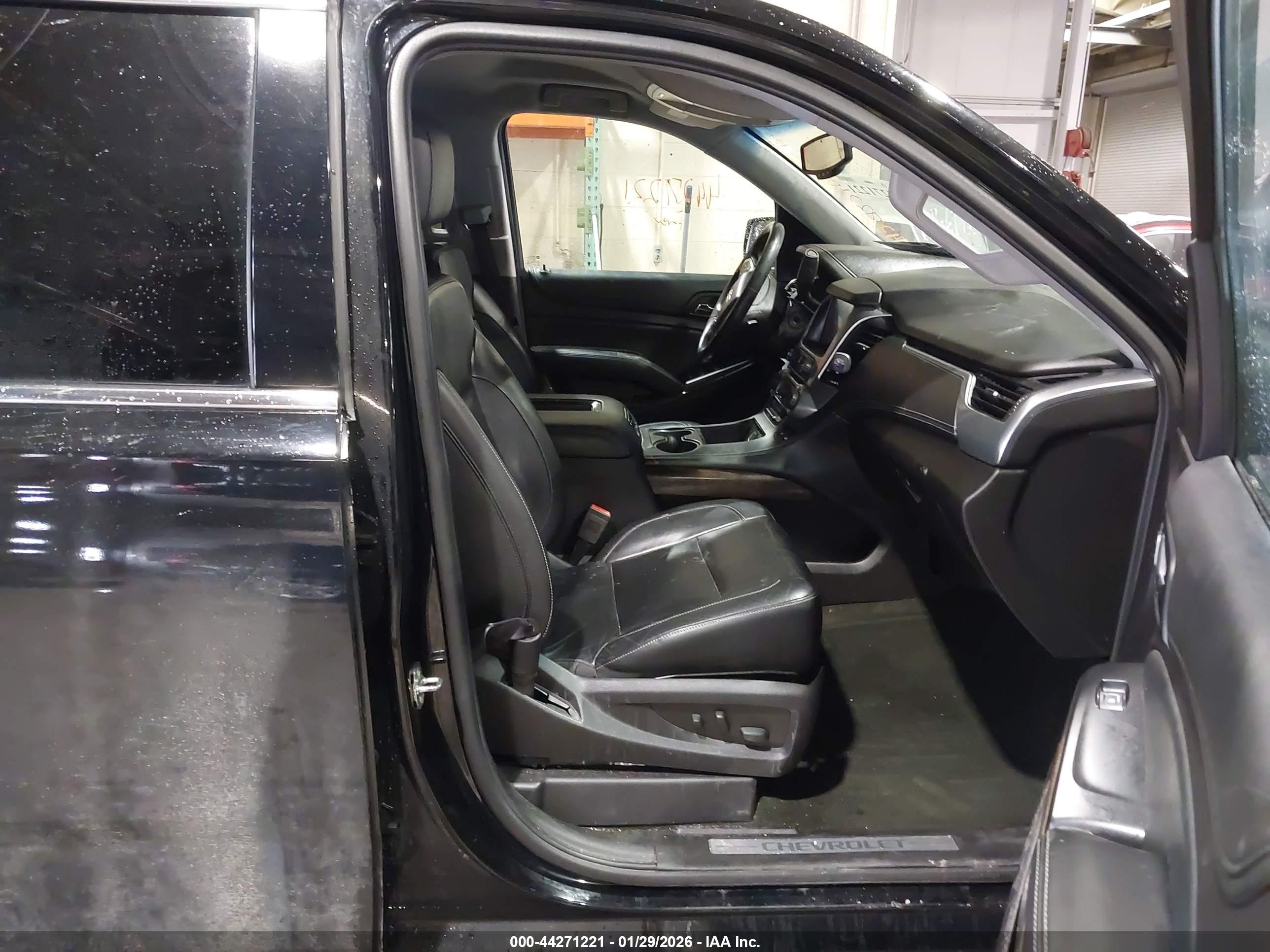 CHEVROLET SUBURBAN image 5