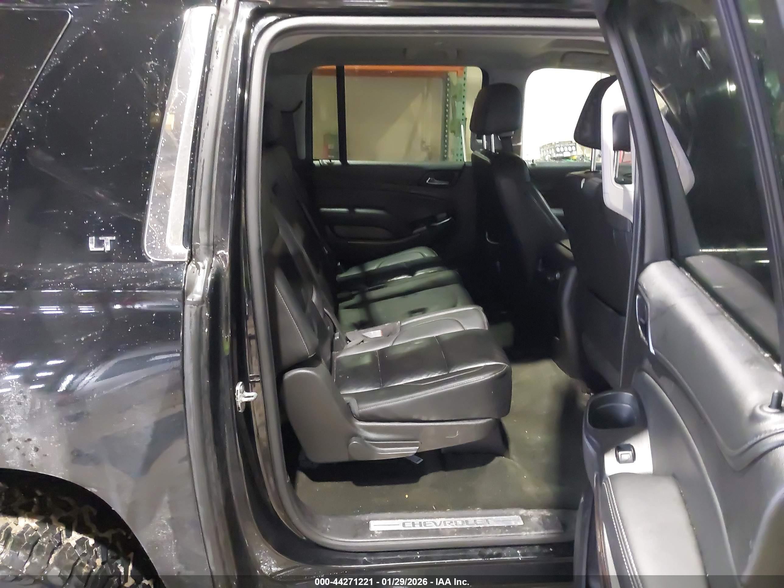 CHEVROLET SUBURBAN image 8