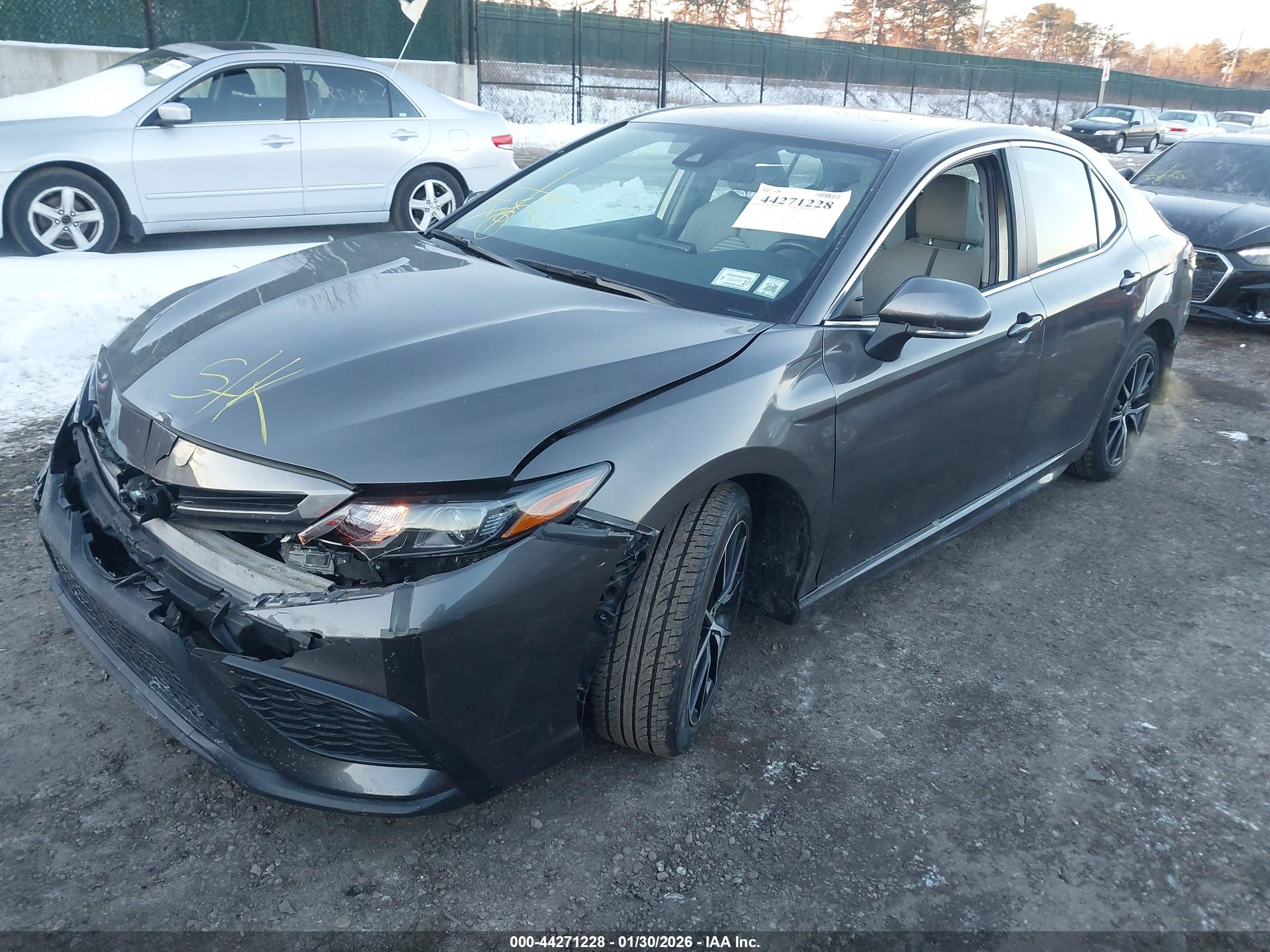 TOYOTA CAMRY image 2