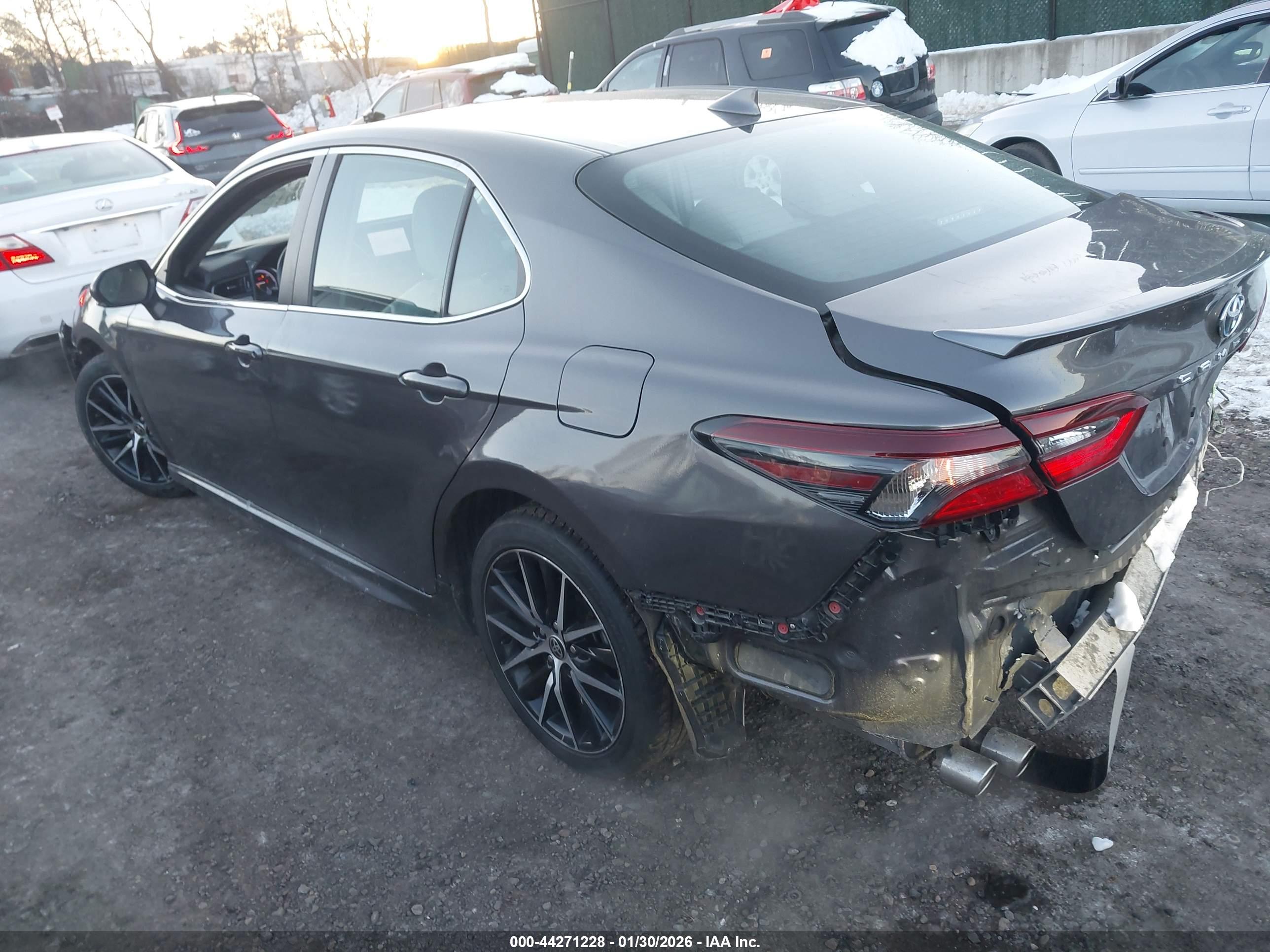 TOYOTA CAMRY image 3