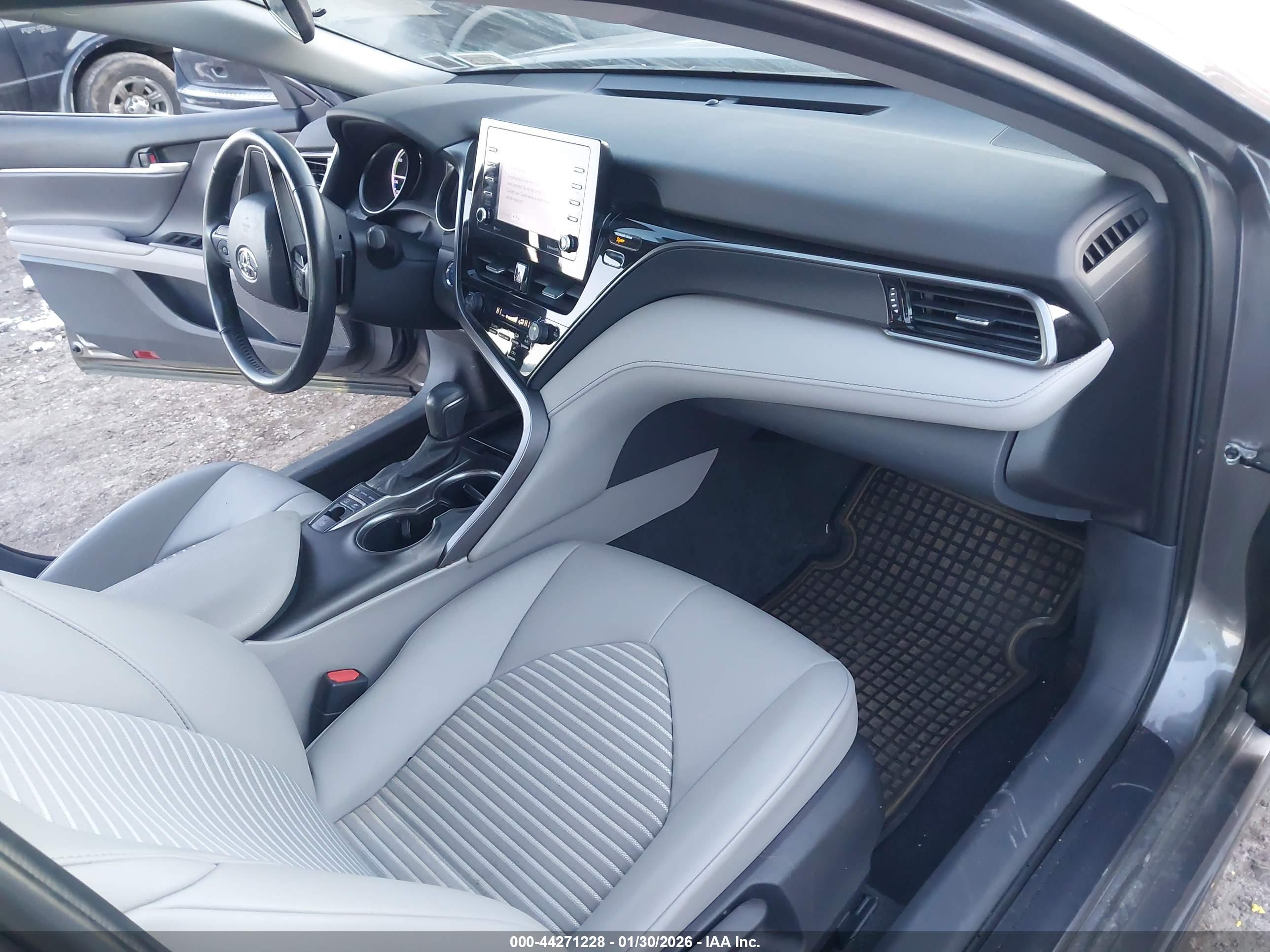 TOYOTA CAMRY image 5