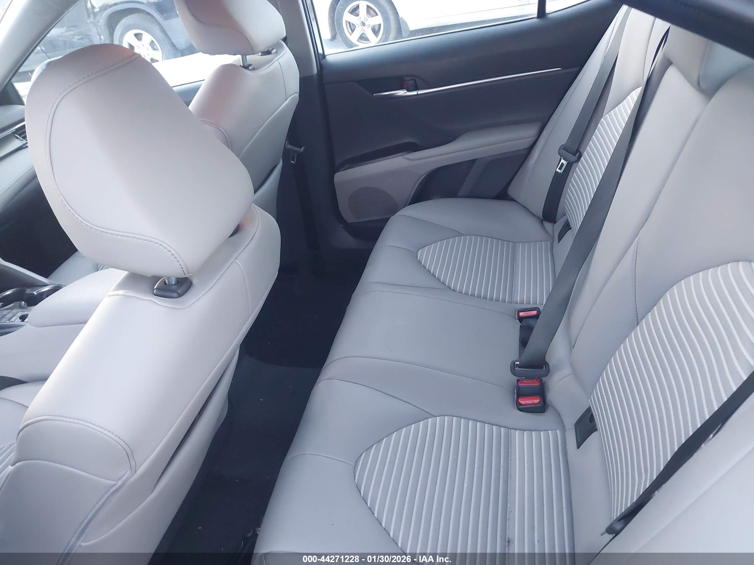 TOYOTA CAMRY image 8