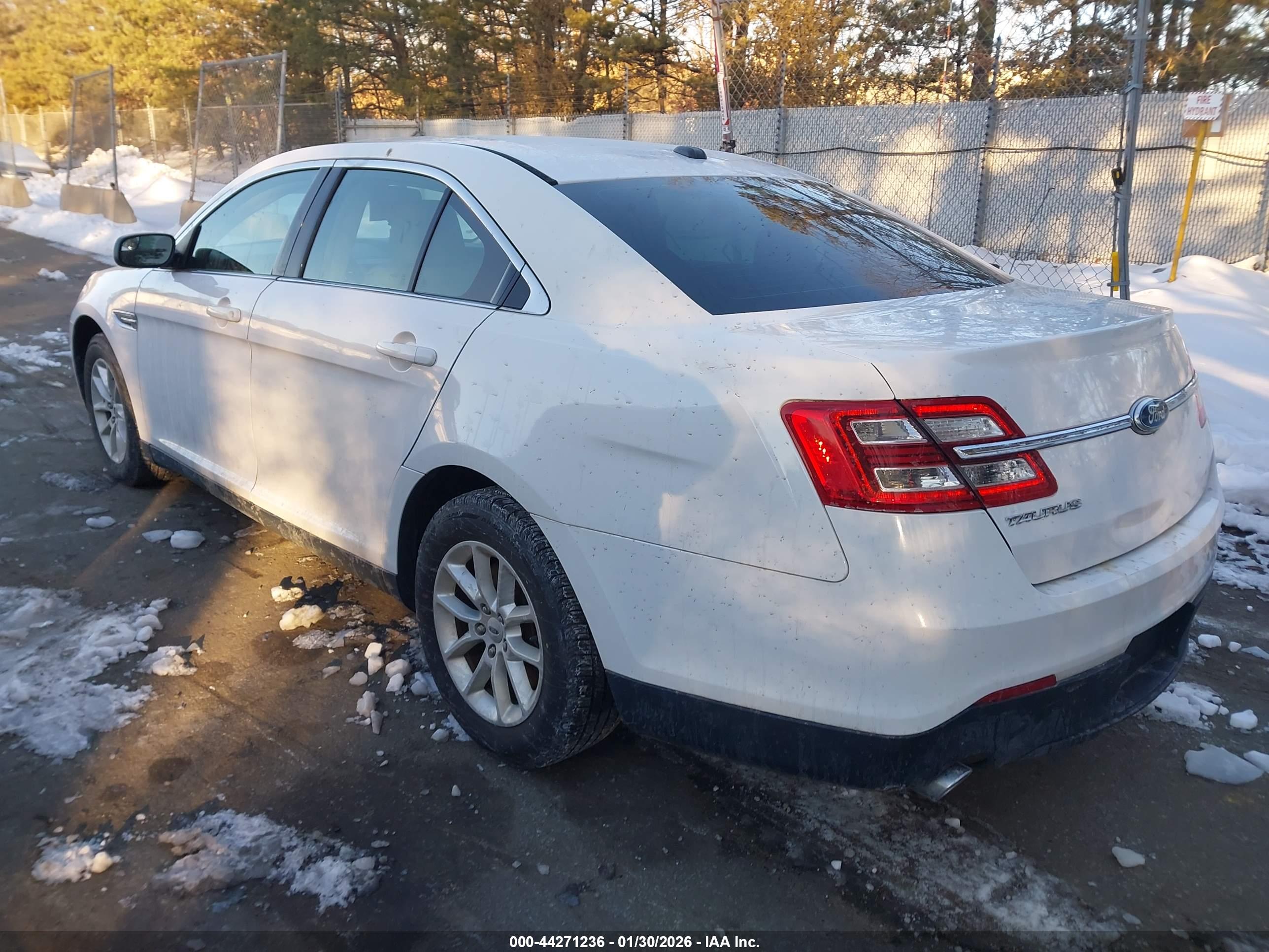 FORD TAURUS image 3