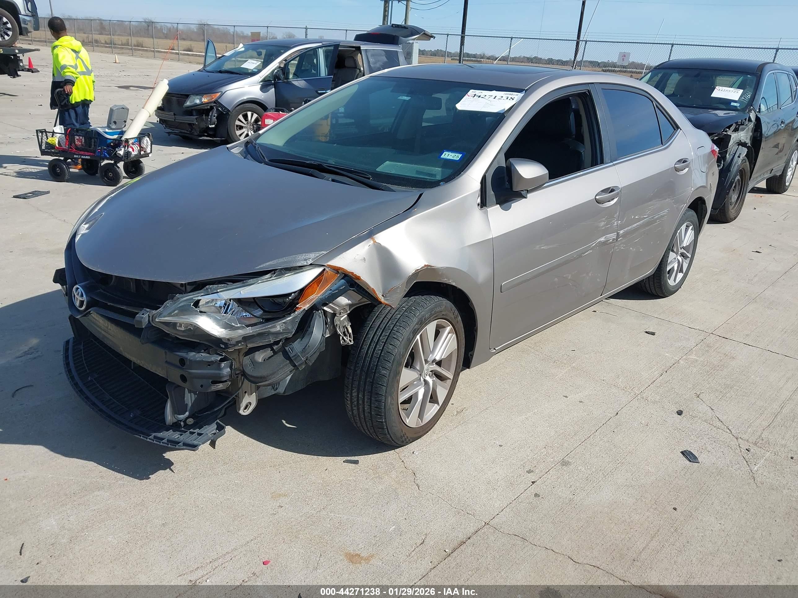 TOYOTA COROLLA image 2