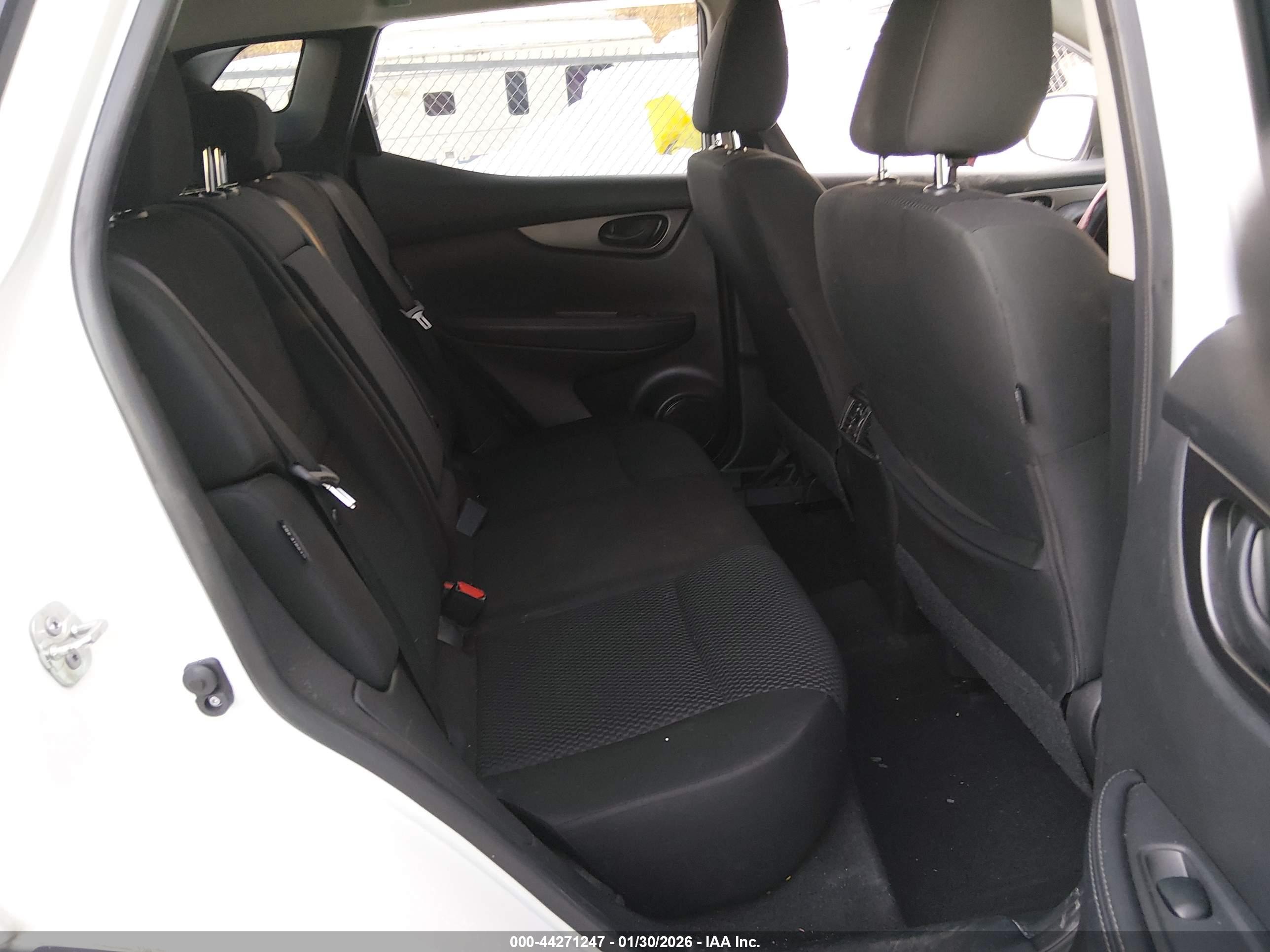 NISSAN ROGUE image 8