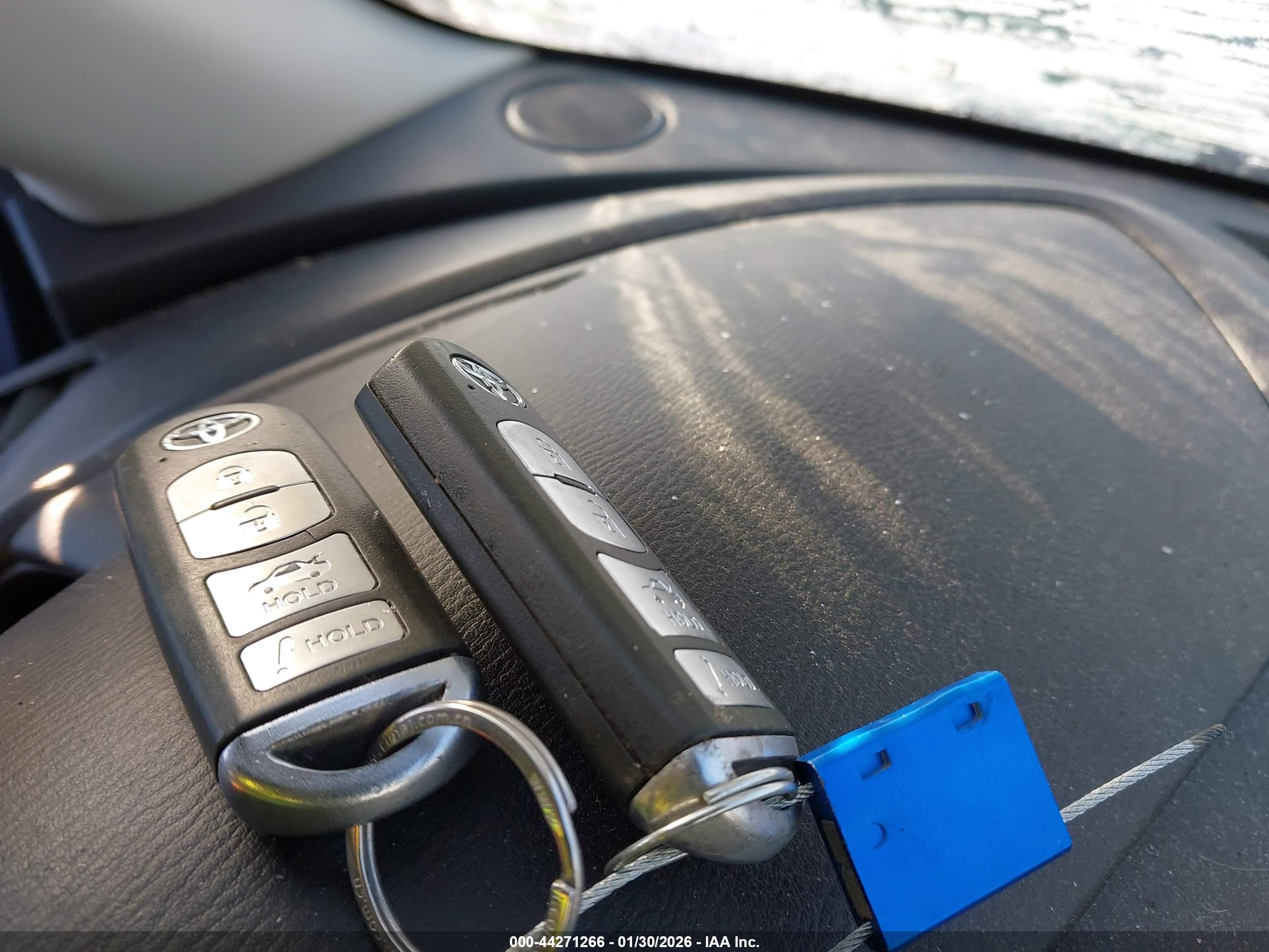 TOYOTA YARIS image 11