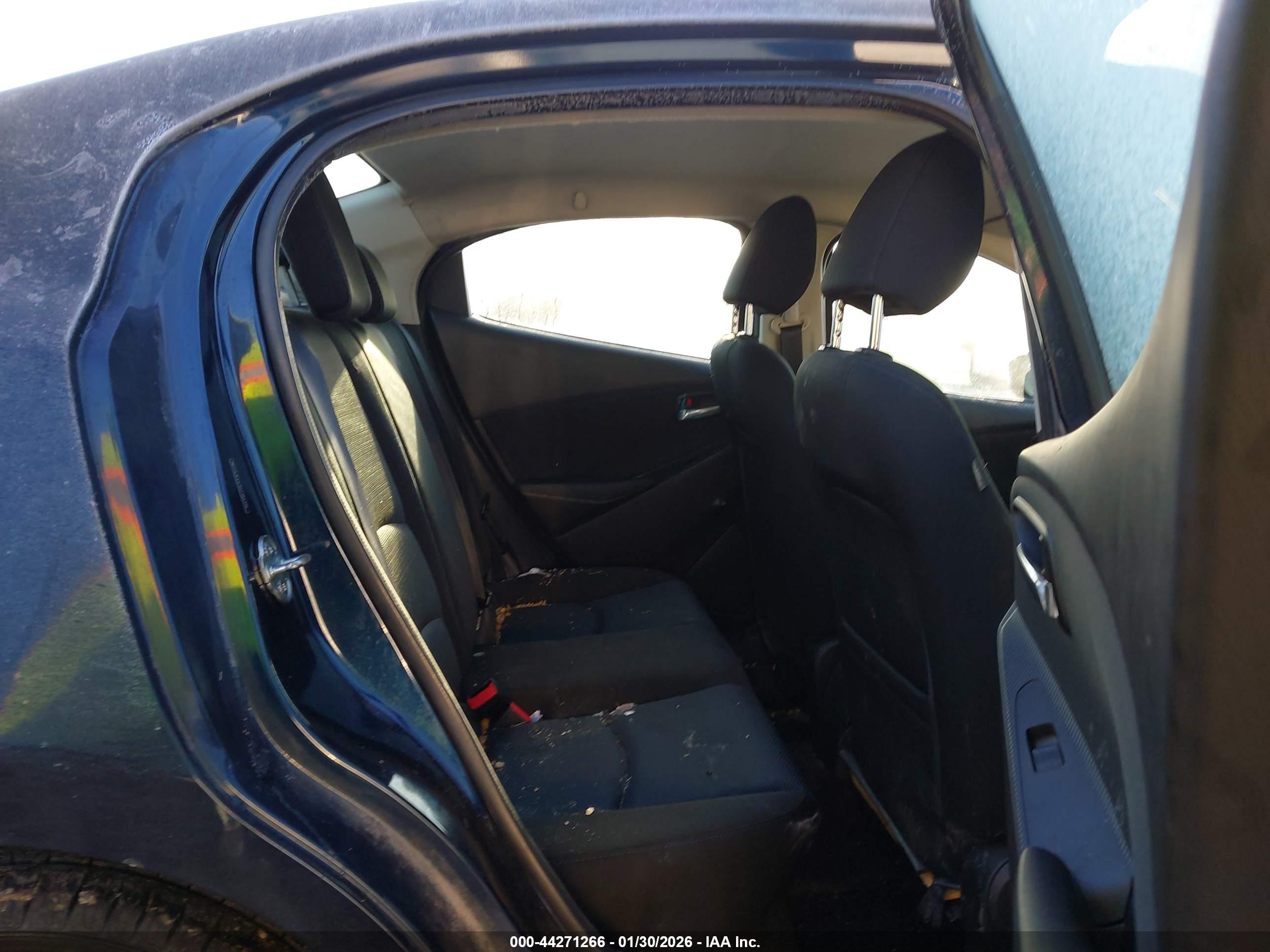 TOYOTA YARIS image 8