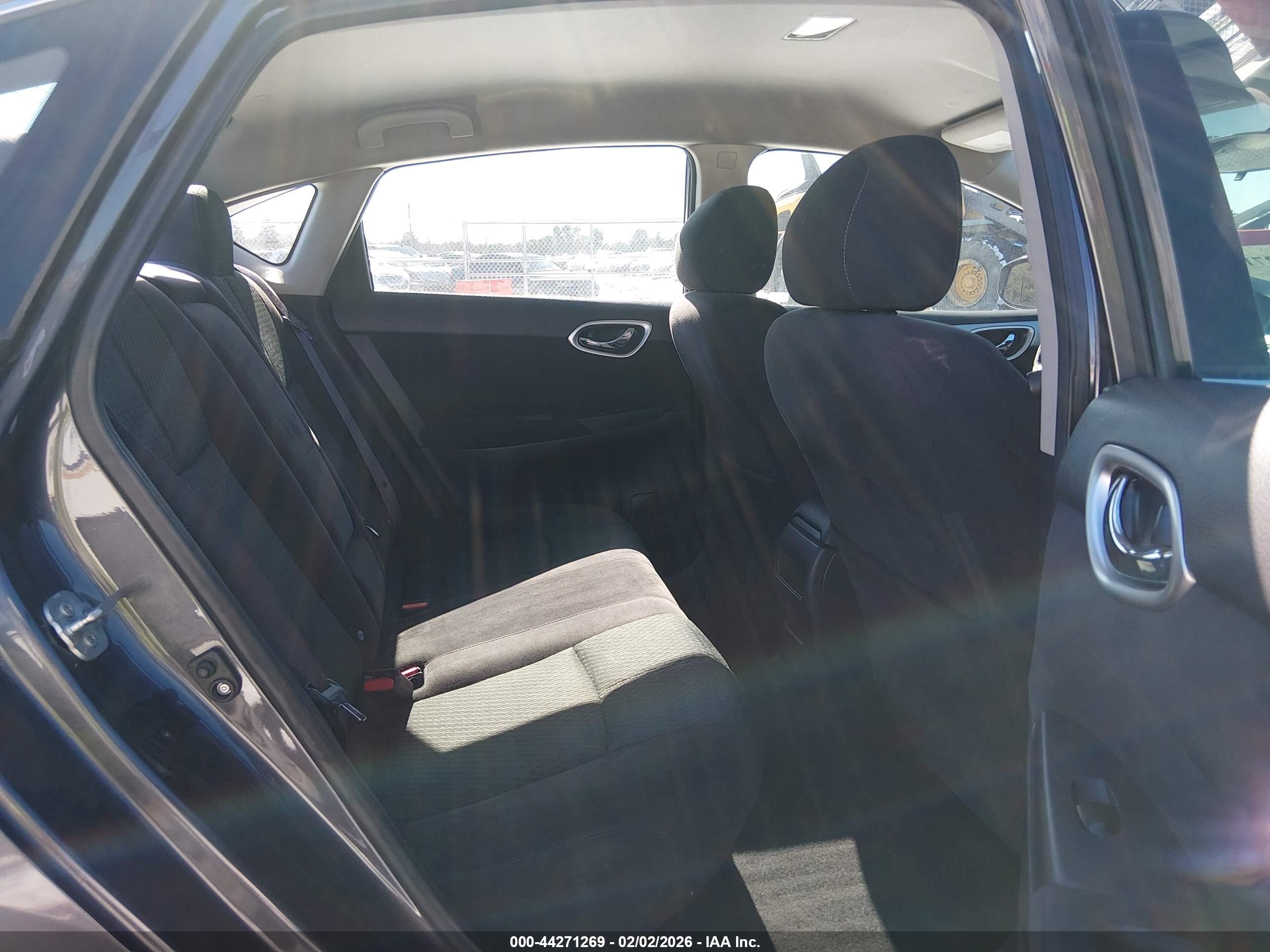 NISSAN SENTRA image 8