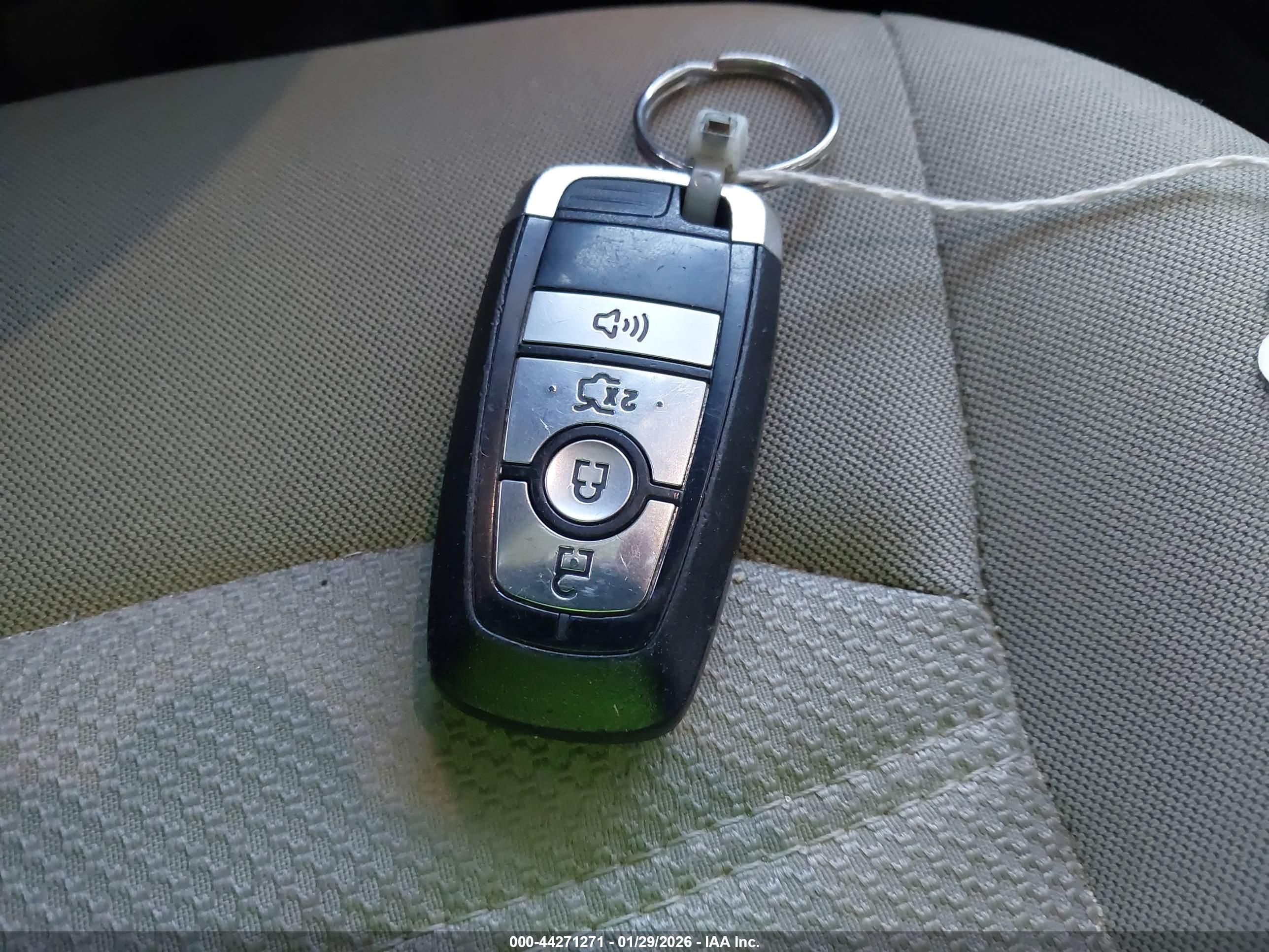 FORD FUSION image 11