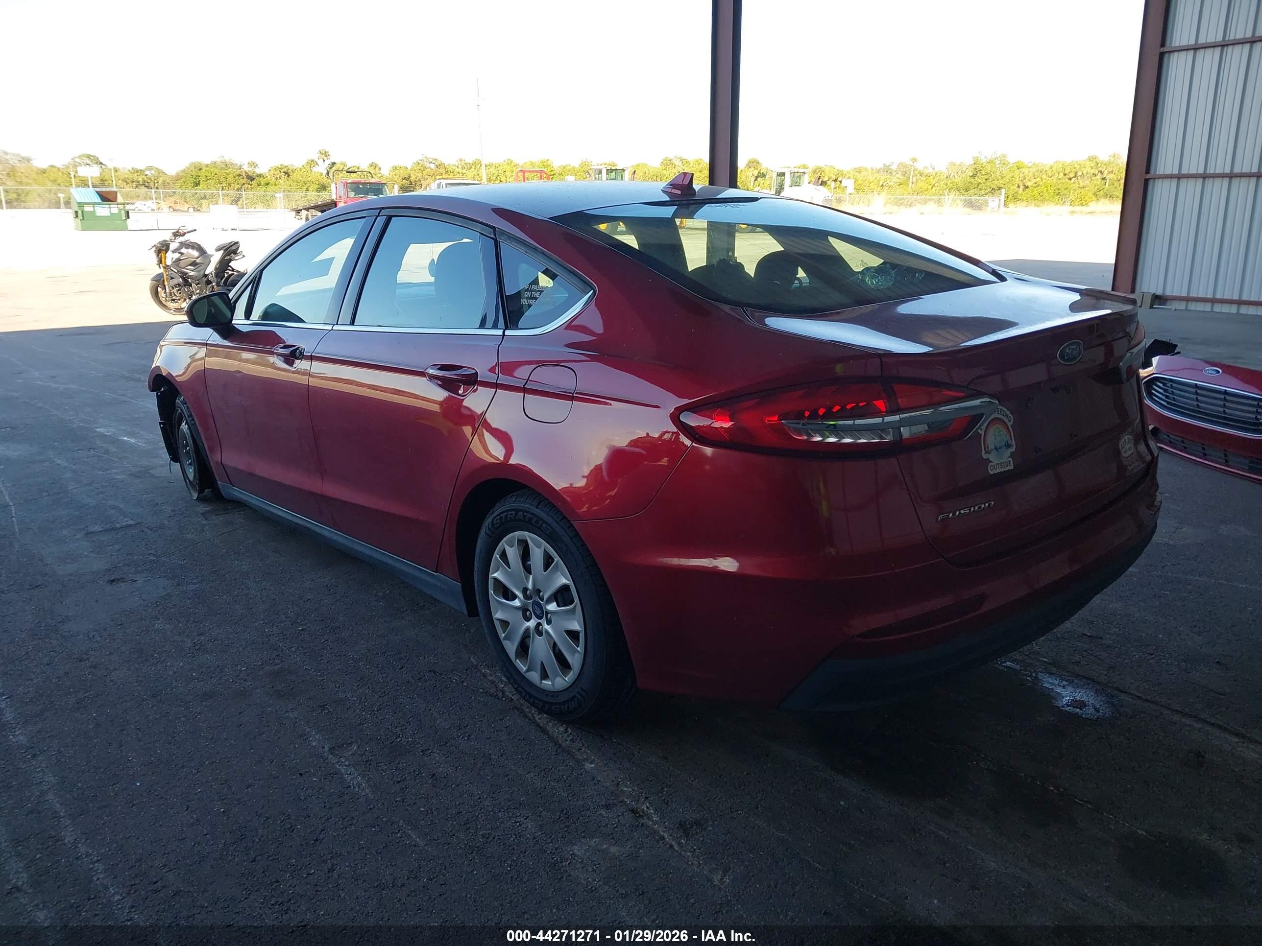 FORD FUSION image 3