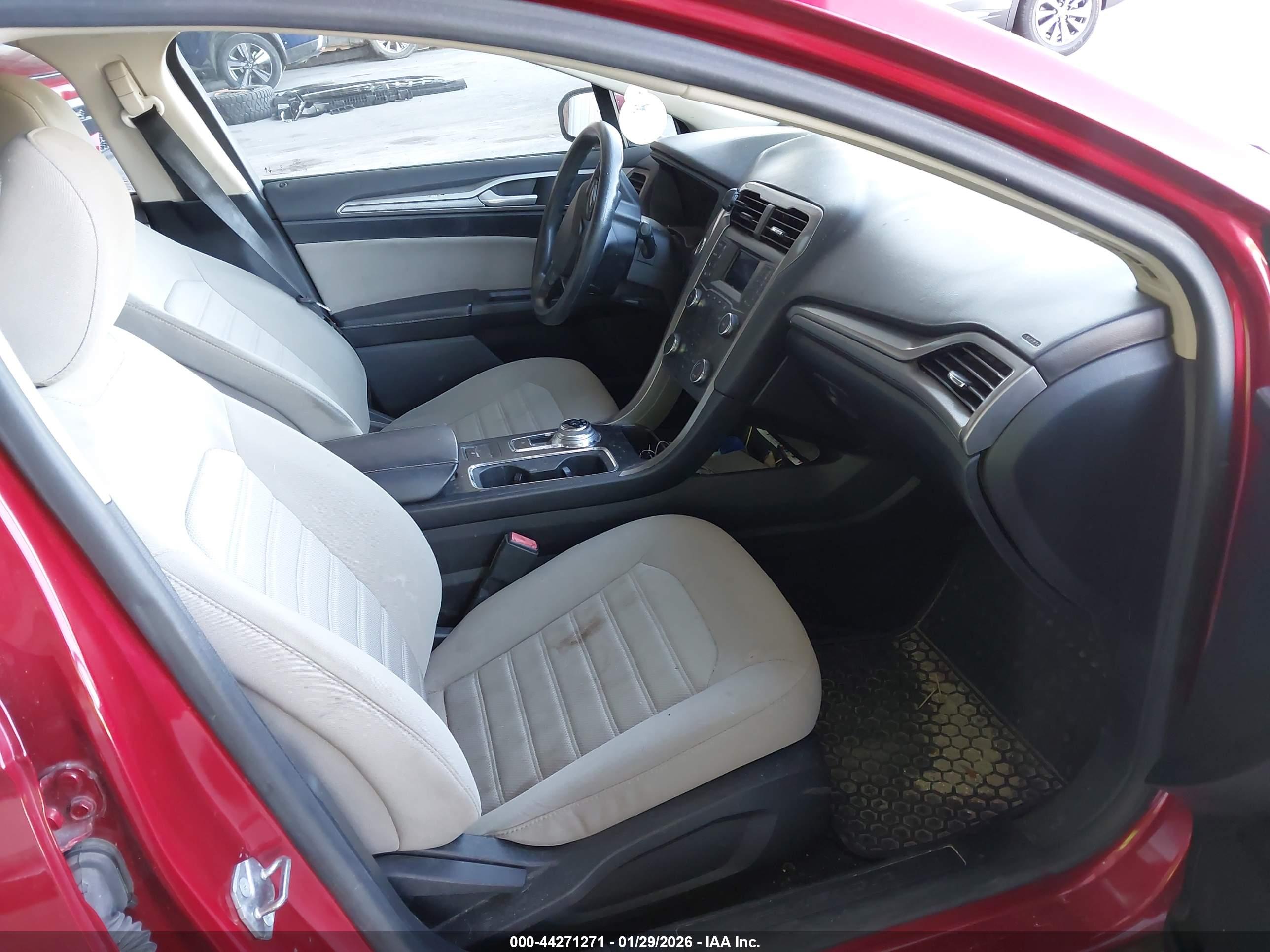 FORD FUSION image 5