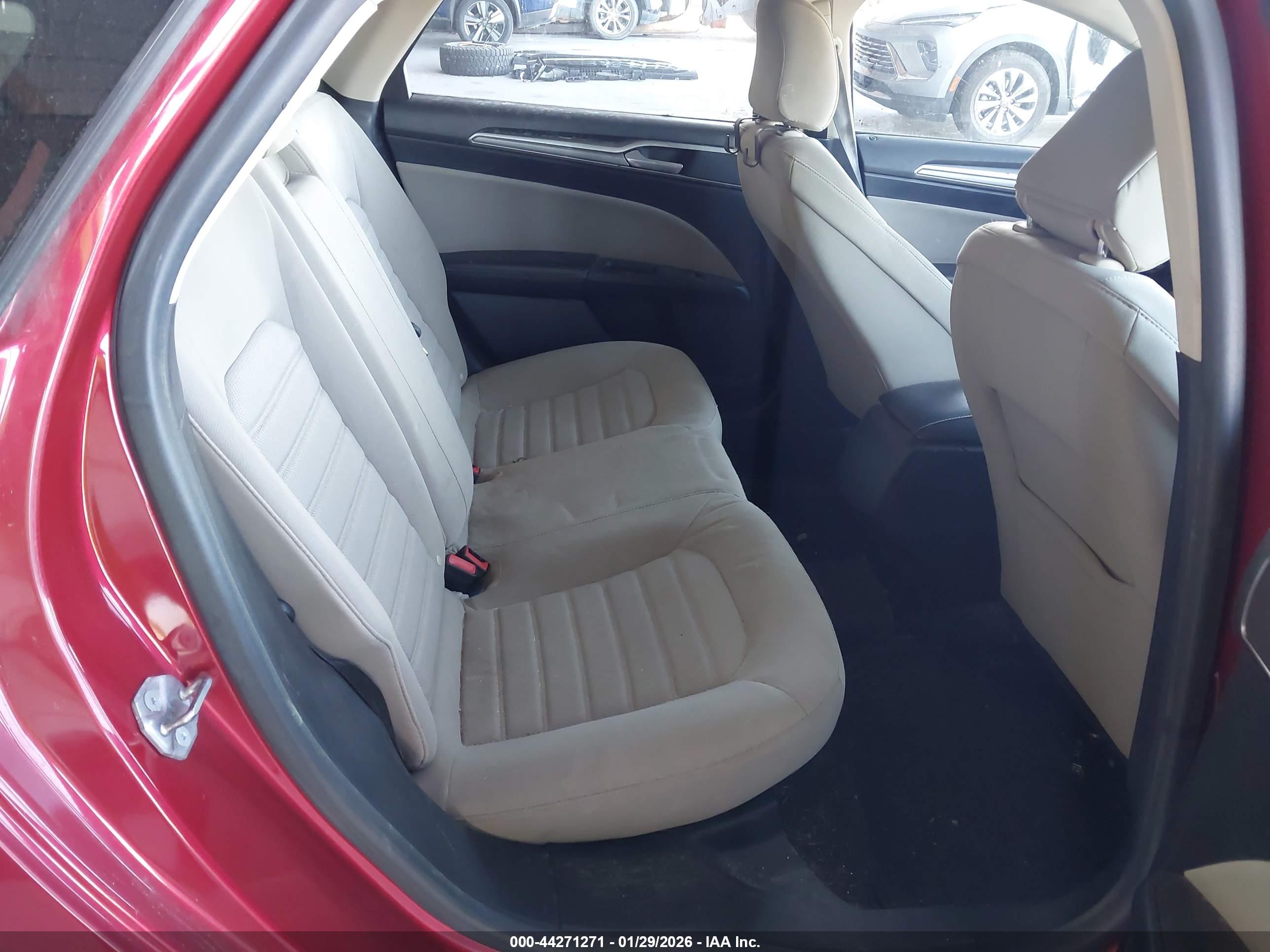 FORD FUSION image 8