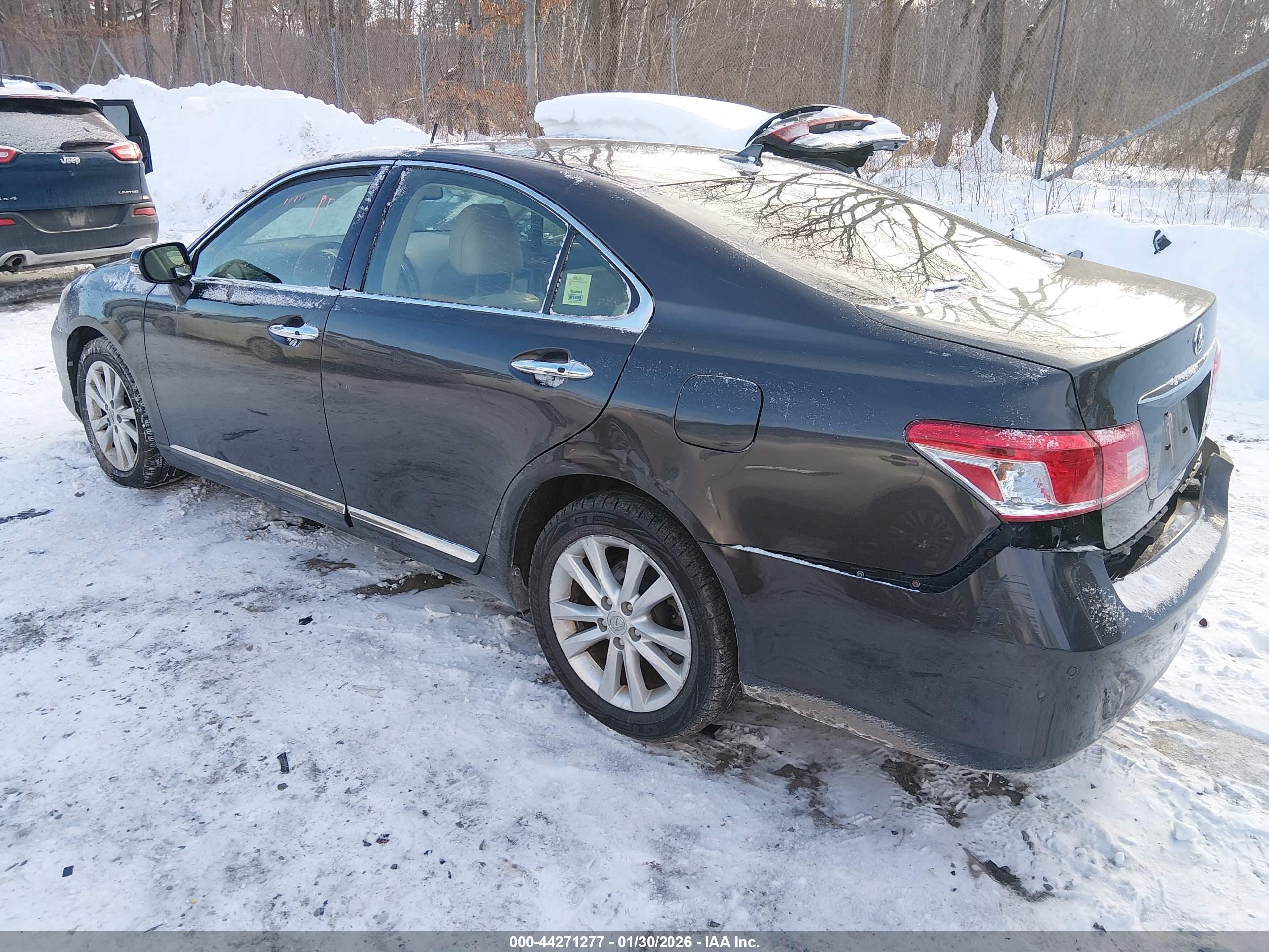 LEXUS ES image 3