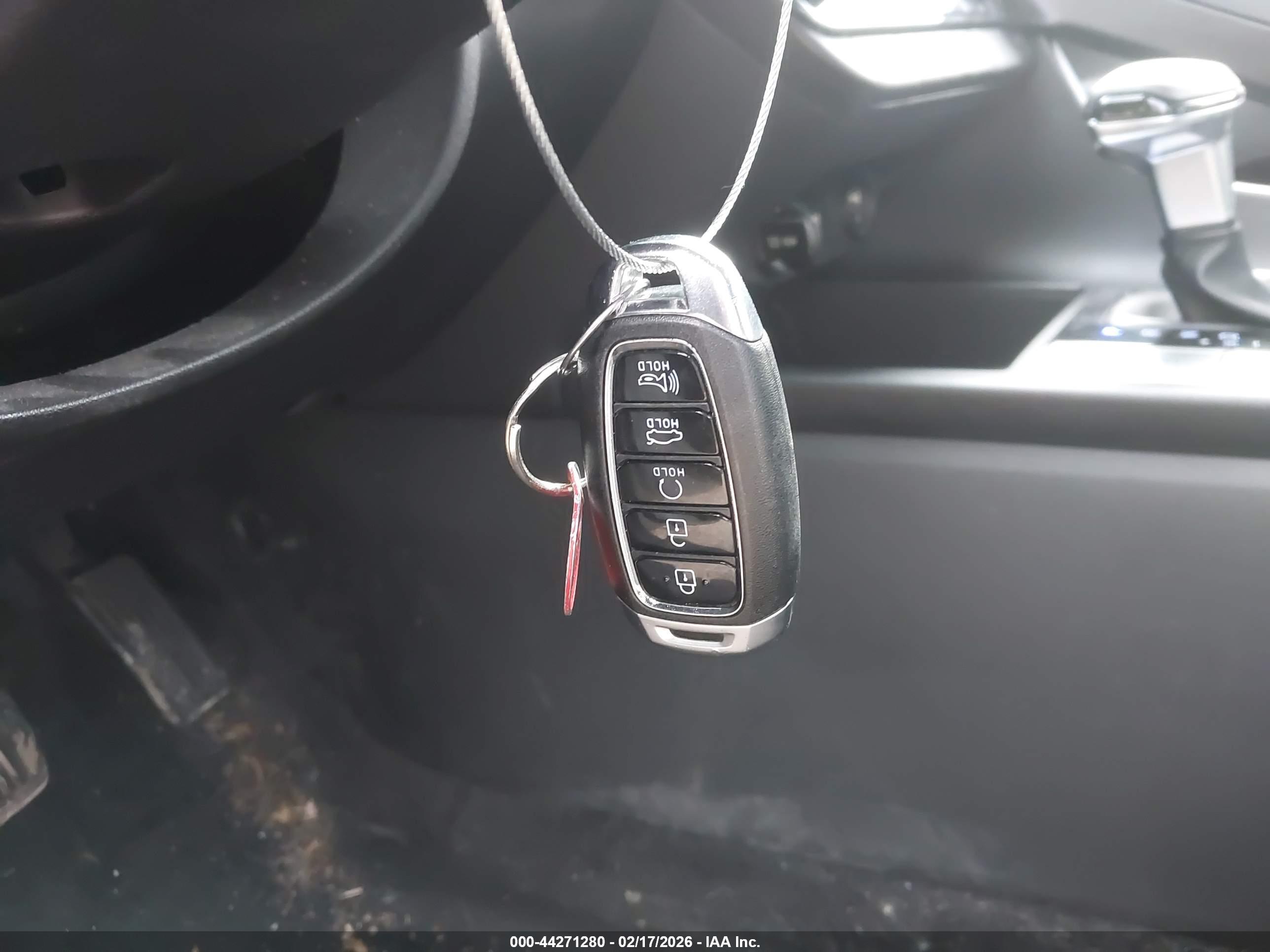 HYUNDAI ELANTRA image 11