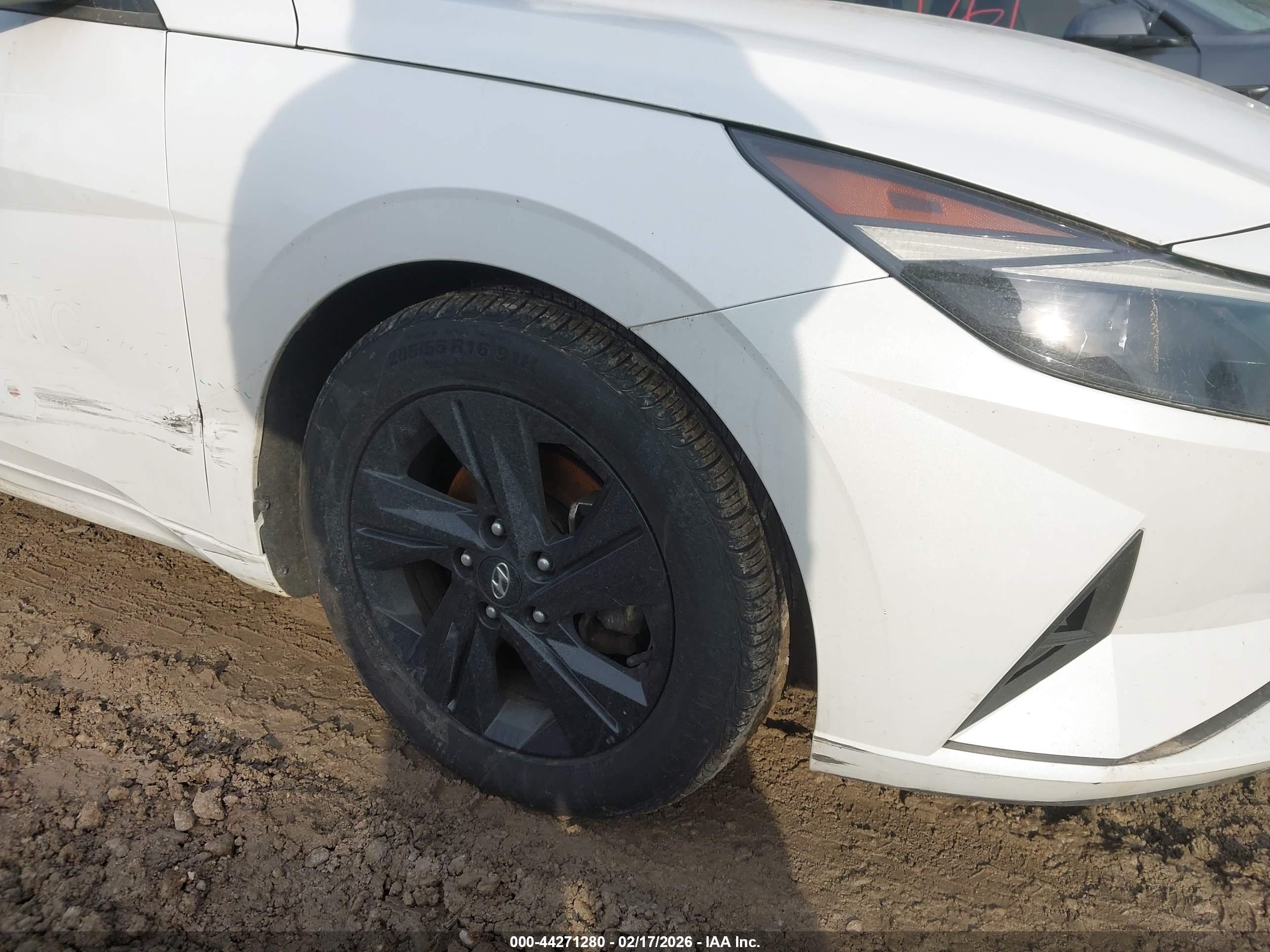 HYUNDAI ELANTRA image 6