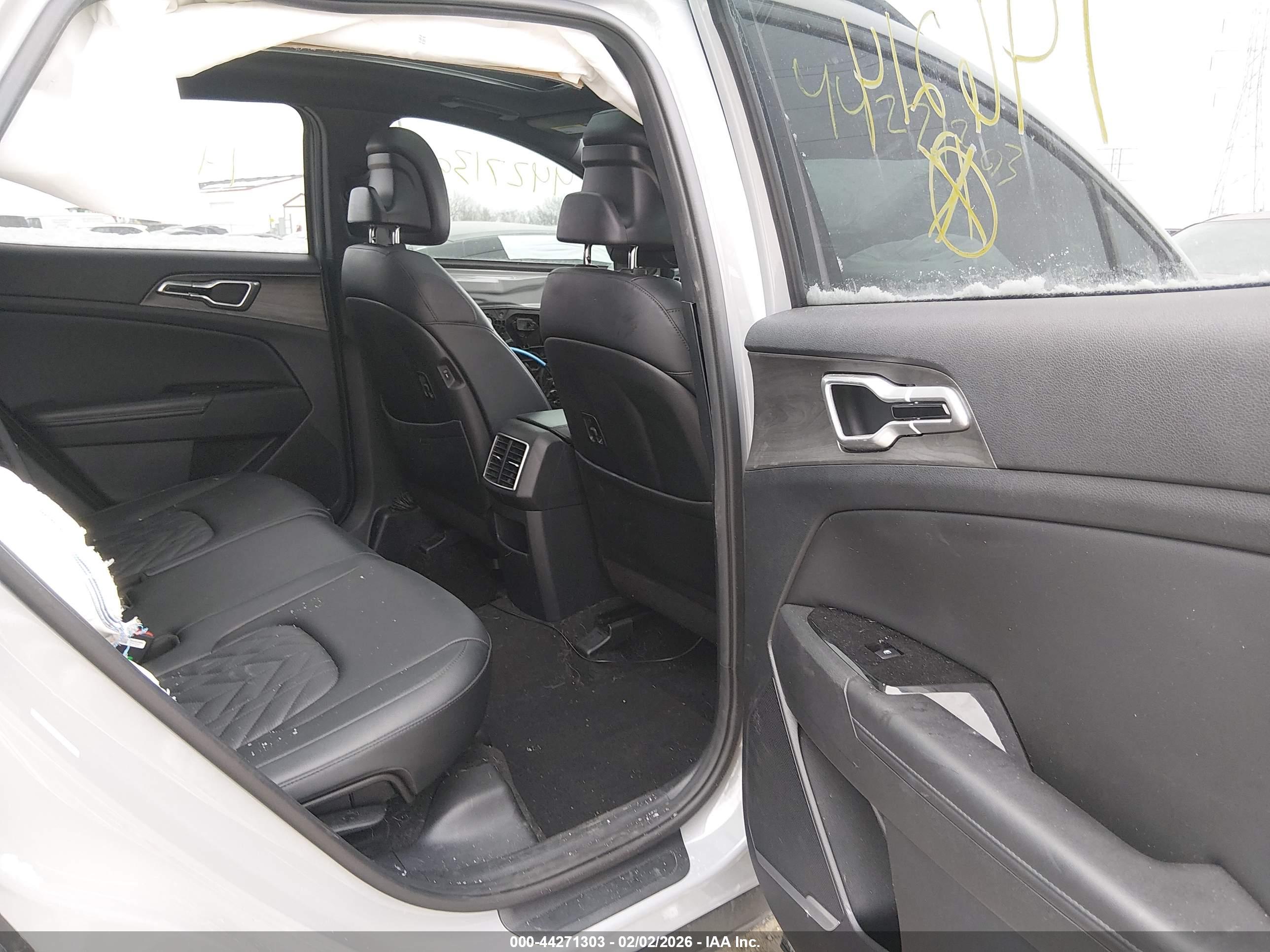 KIA SPORTAGE image 8