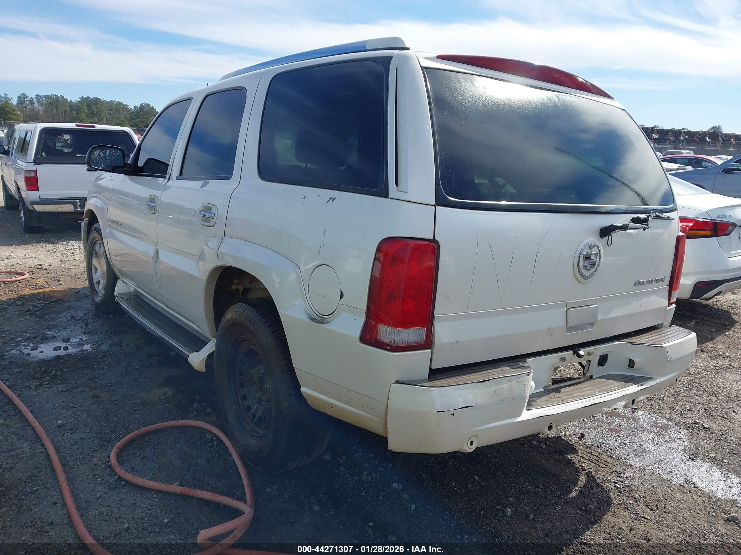 CADILLAC ESCALADE image 3