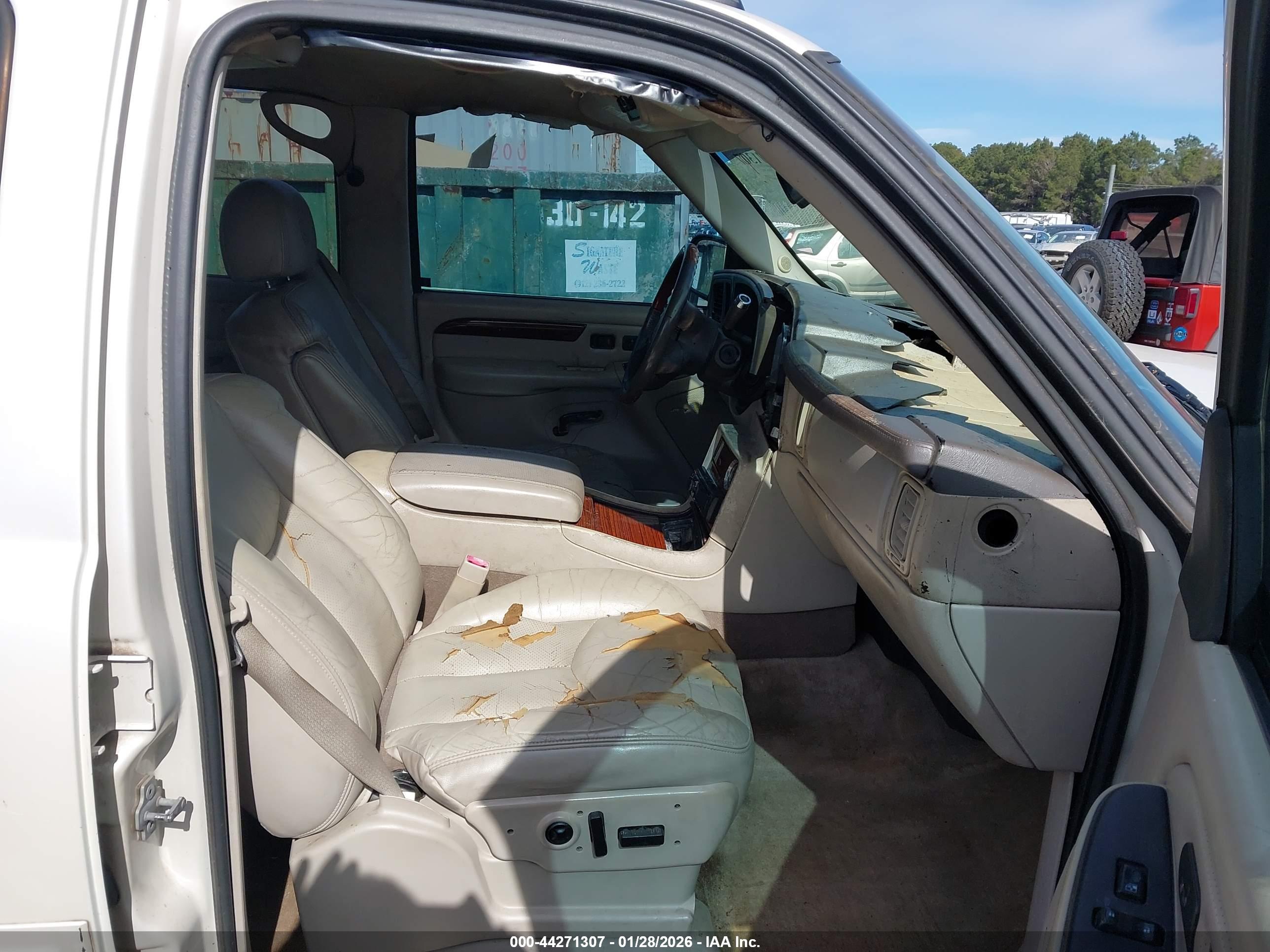 CADILLAC ESCALADE image 5