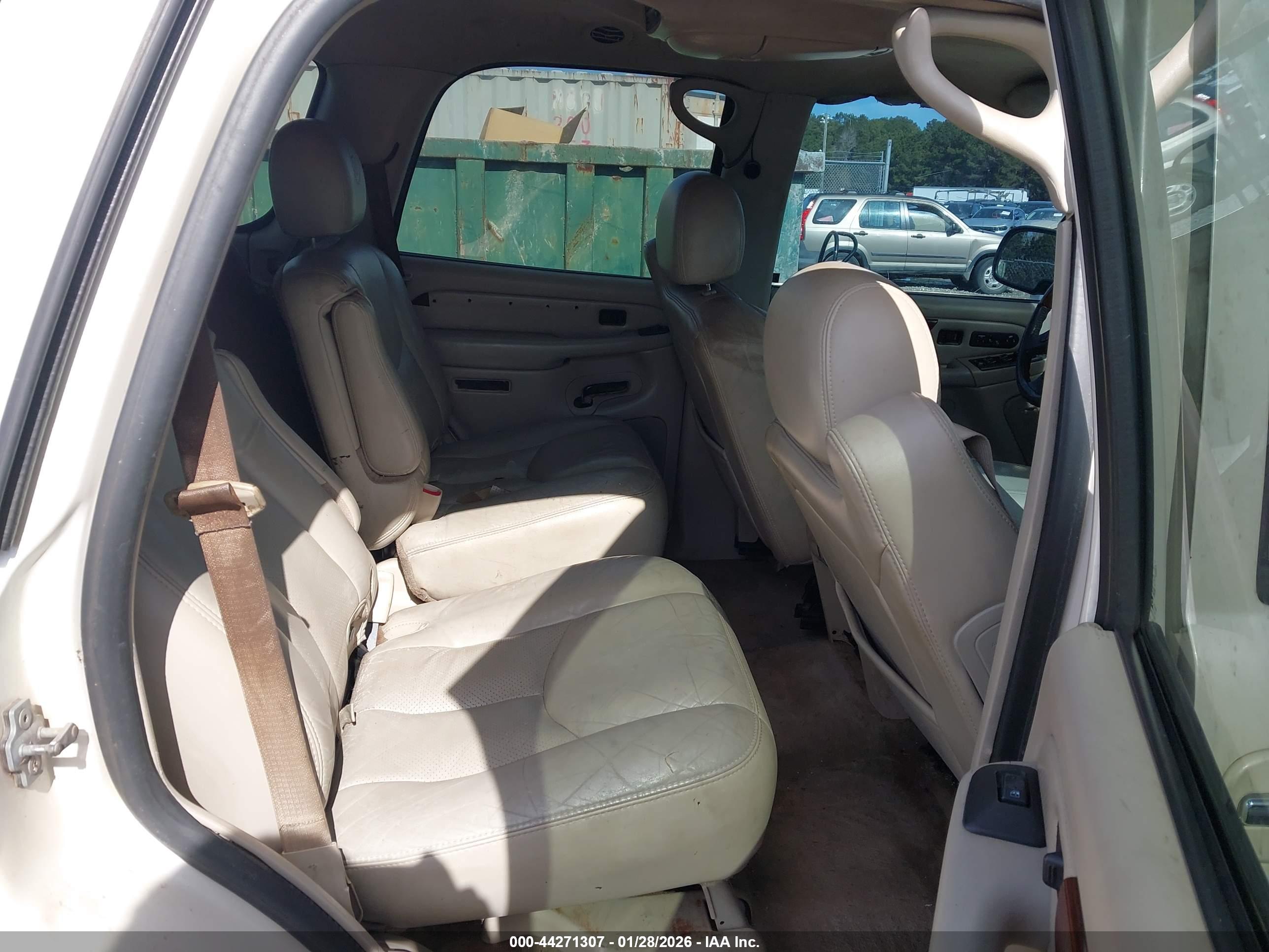CADILLAC ESCALADE image 8