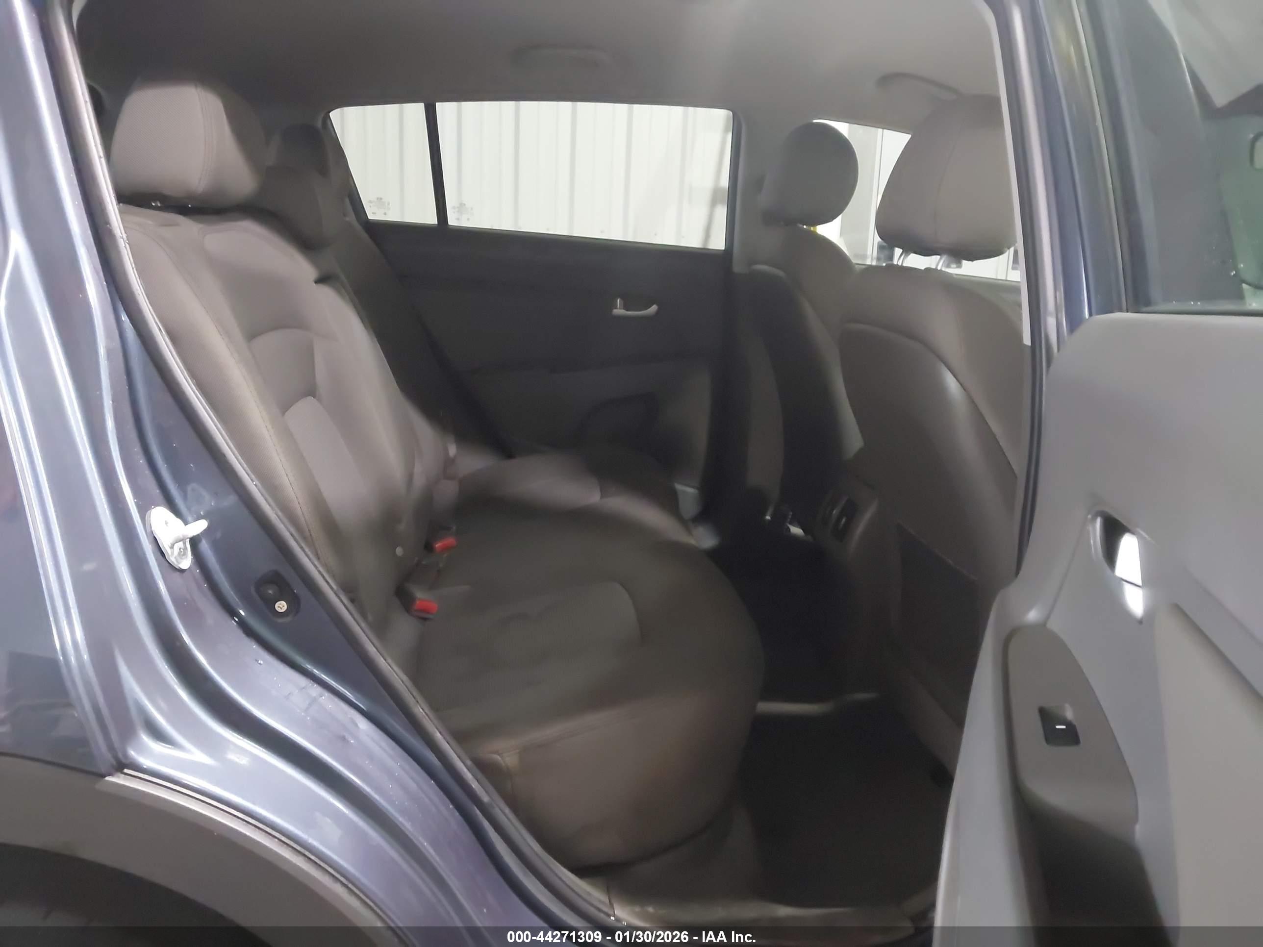 KIA SPORTAGE image 8