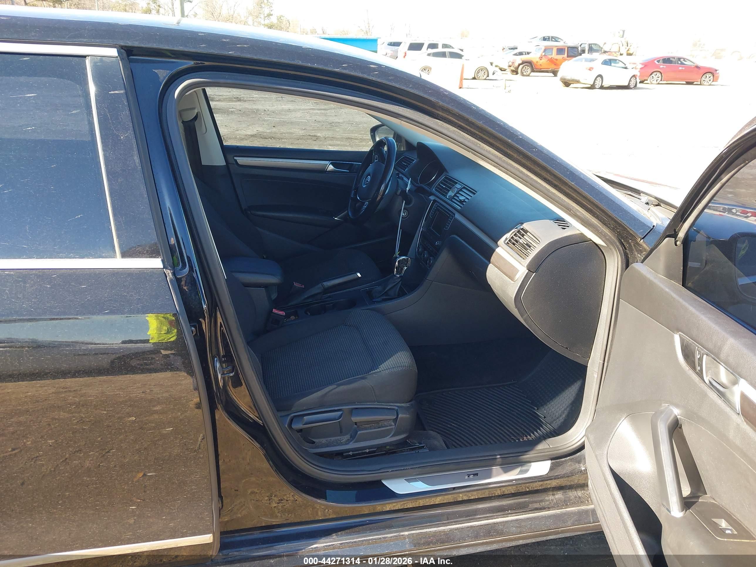 VOLKSWAGEN PASSAT image 5