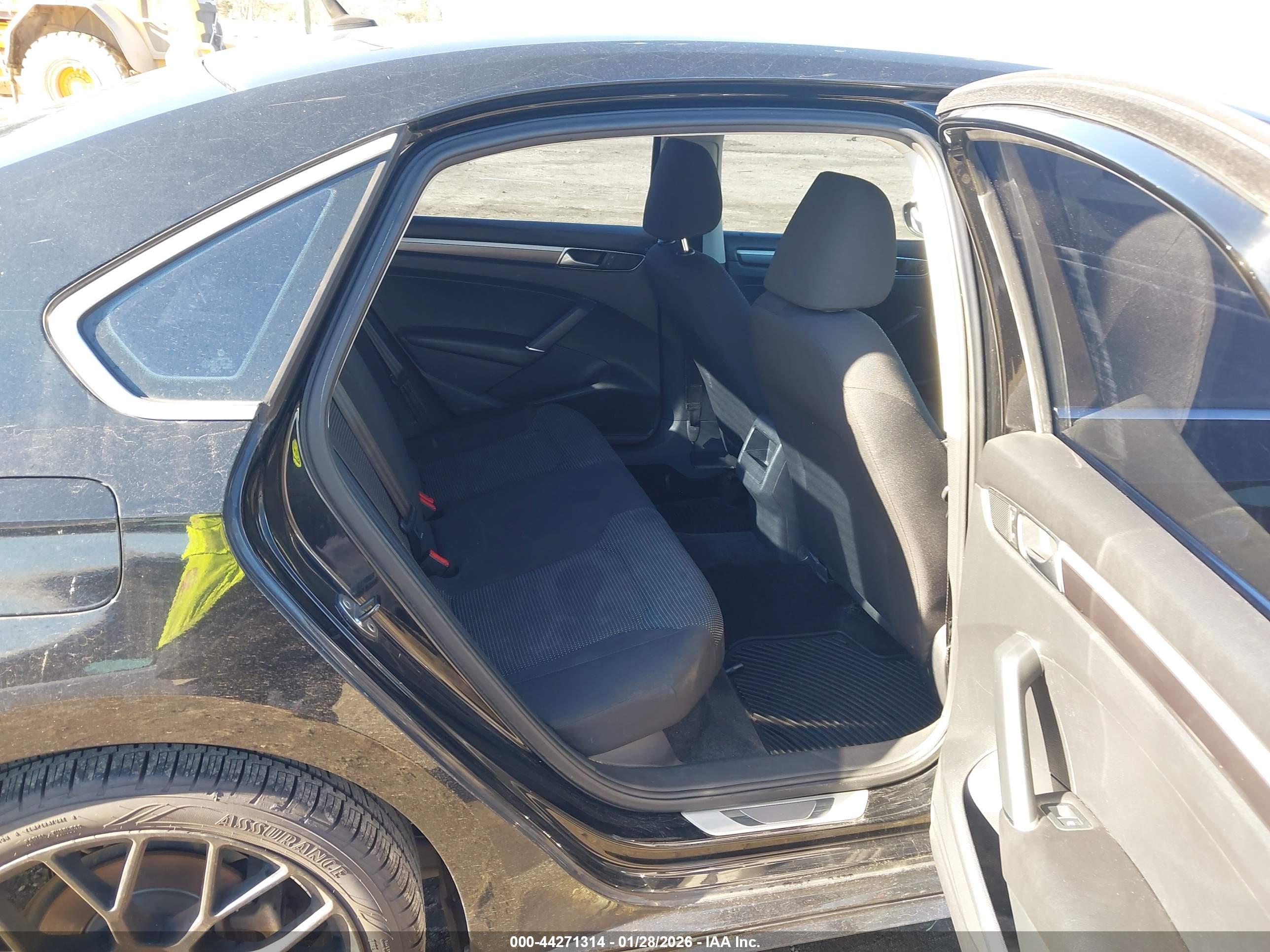 VOLKSWAGEN PASSAT image 8