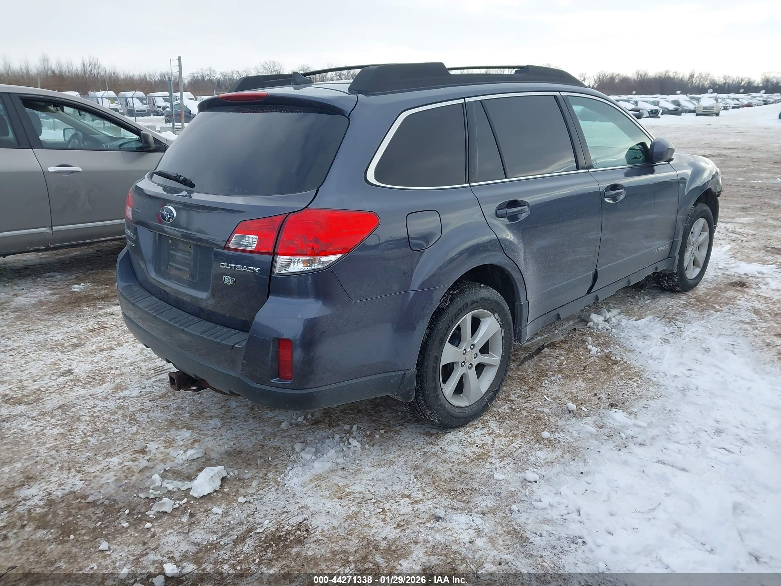 SUBARU OUTBACK image 4