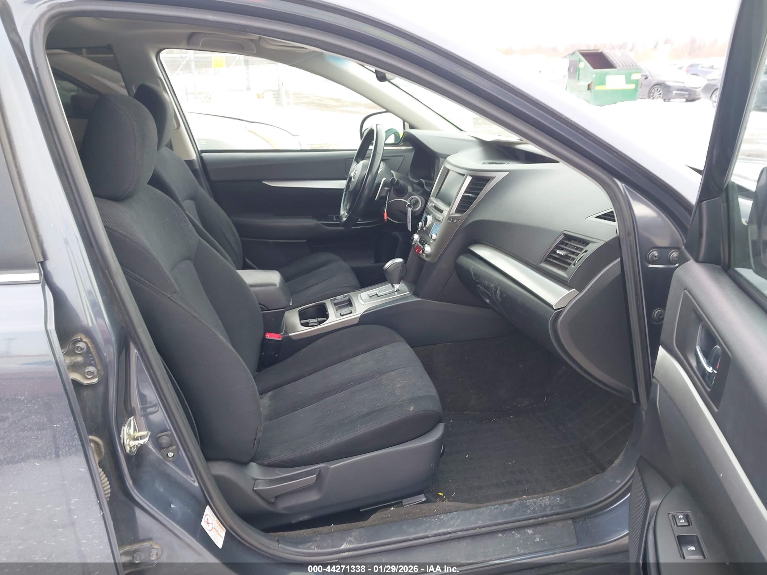 SUBARU OUTBACK image 5