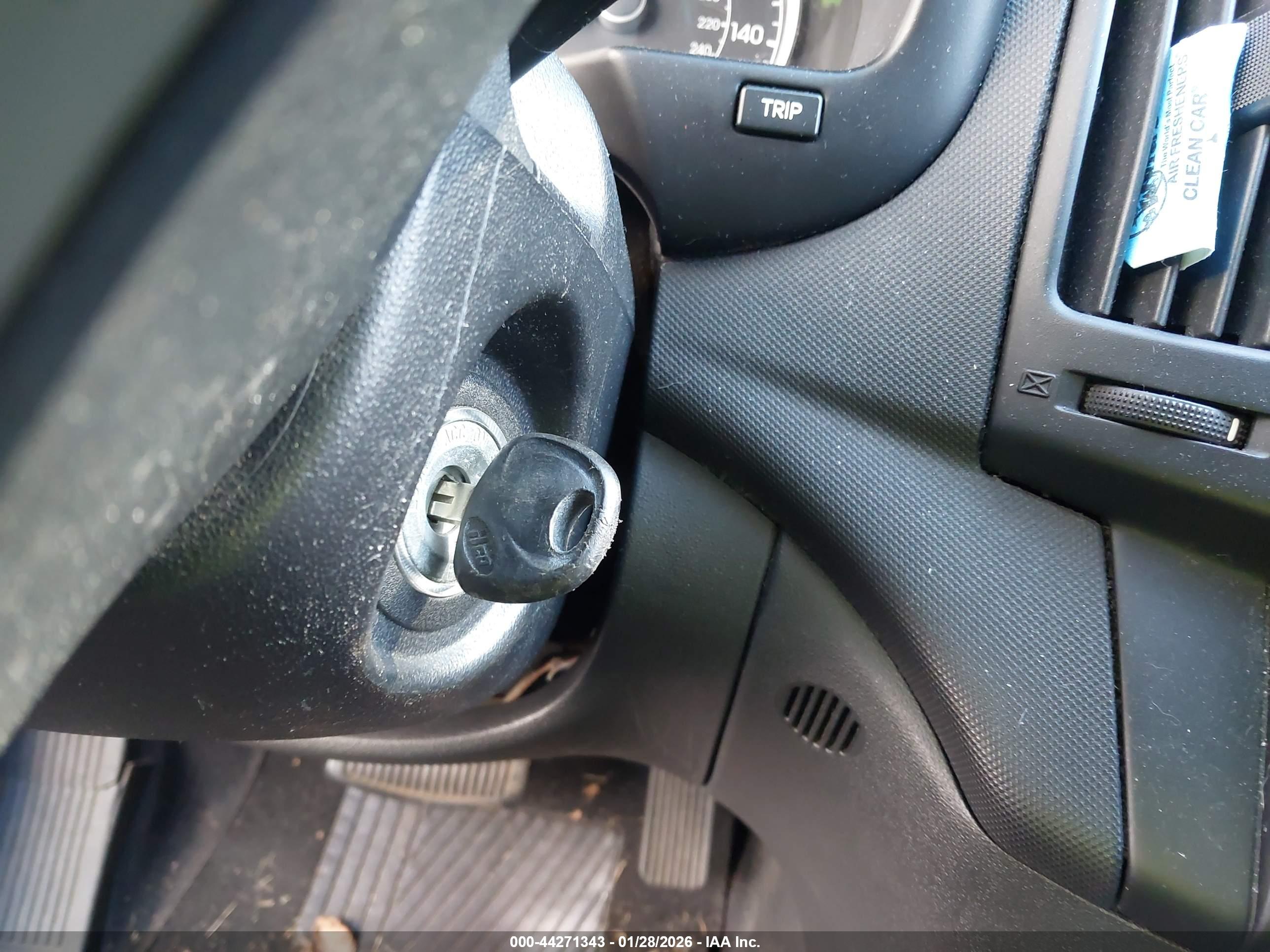 HYUNDAI ELANTRA image 11