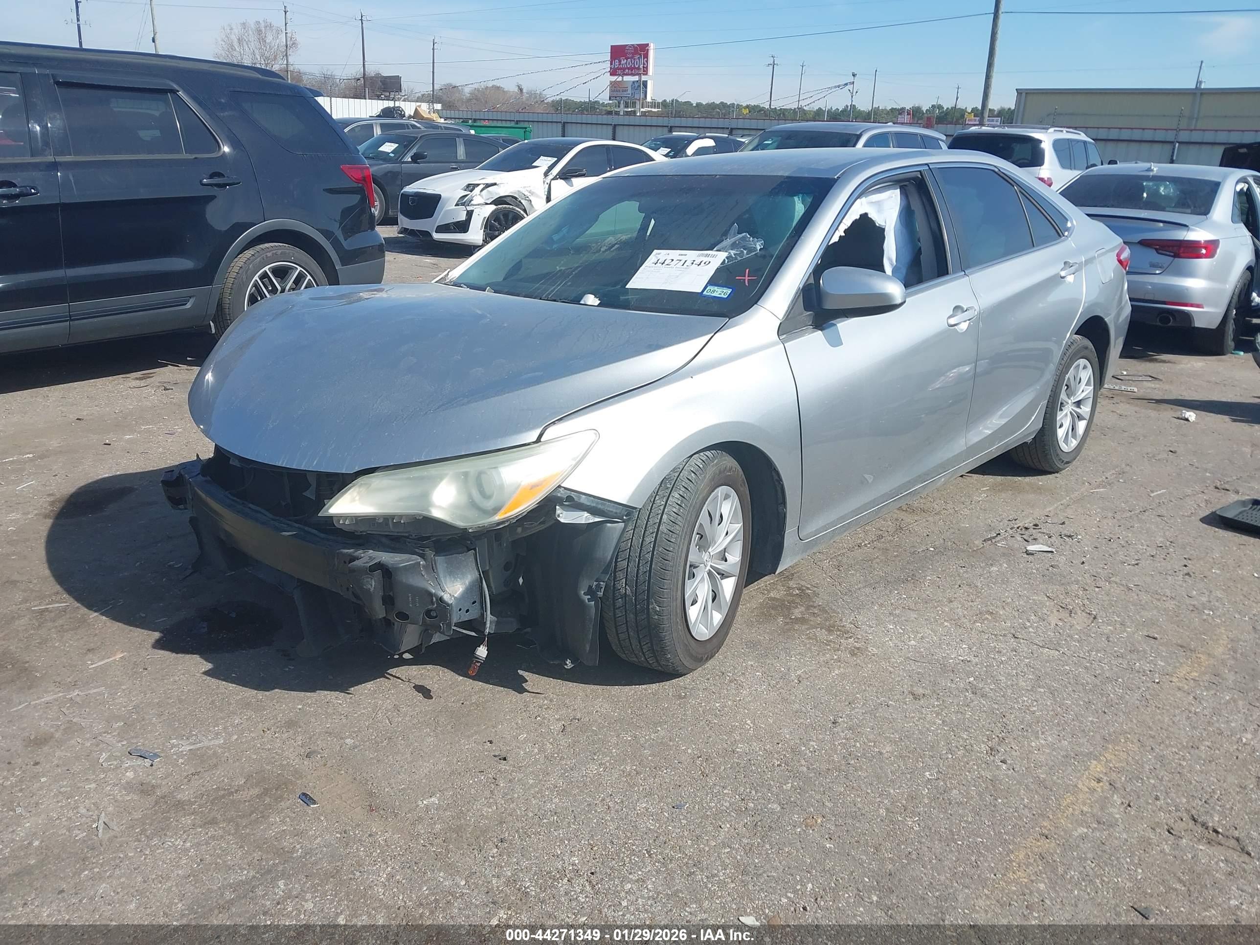 TOYOTA CAMRY image 2