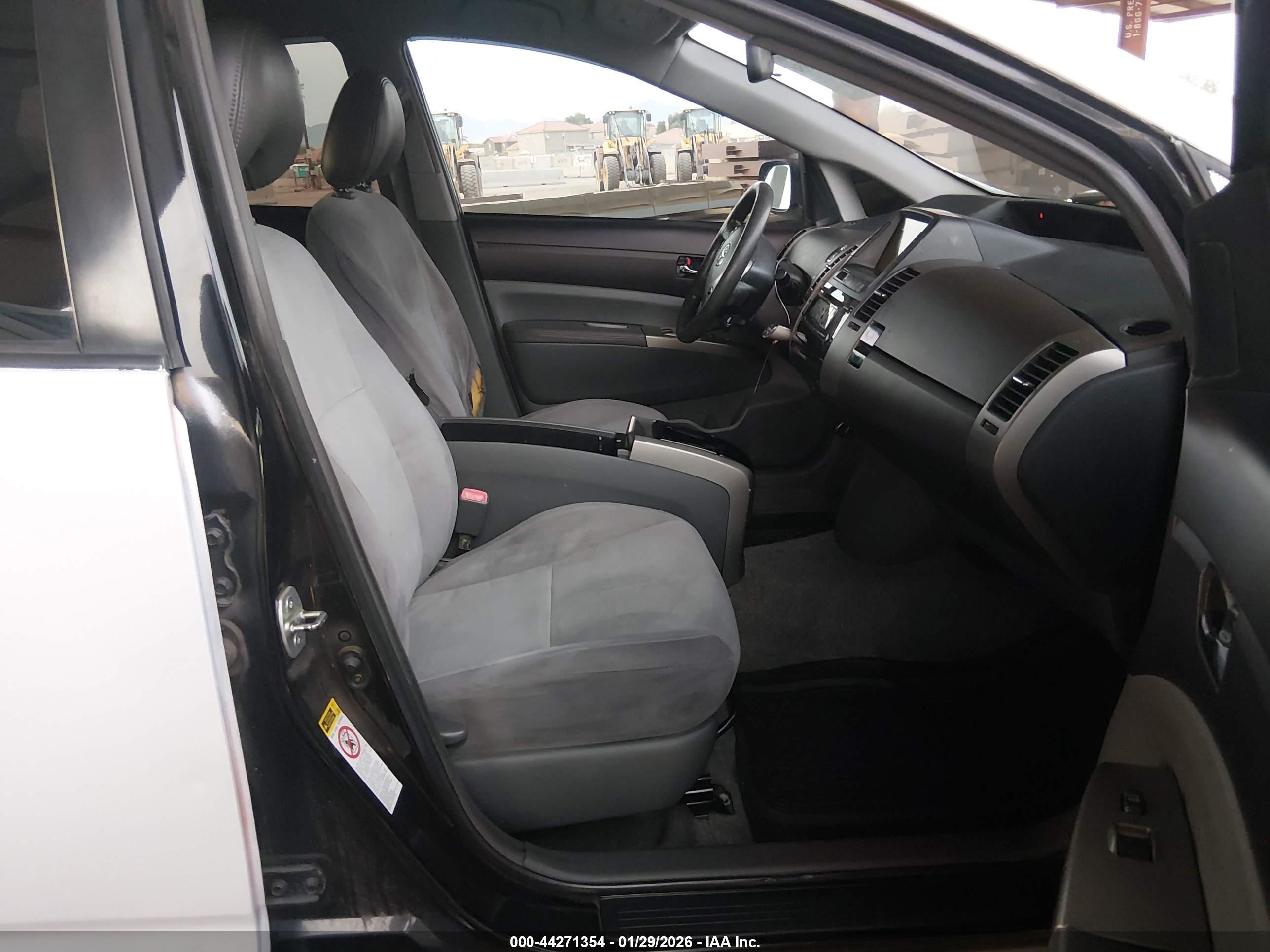 TOYOTA PRIUS image 5