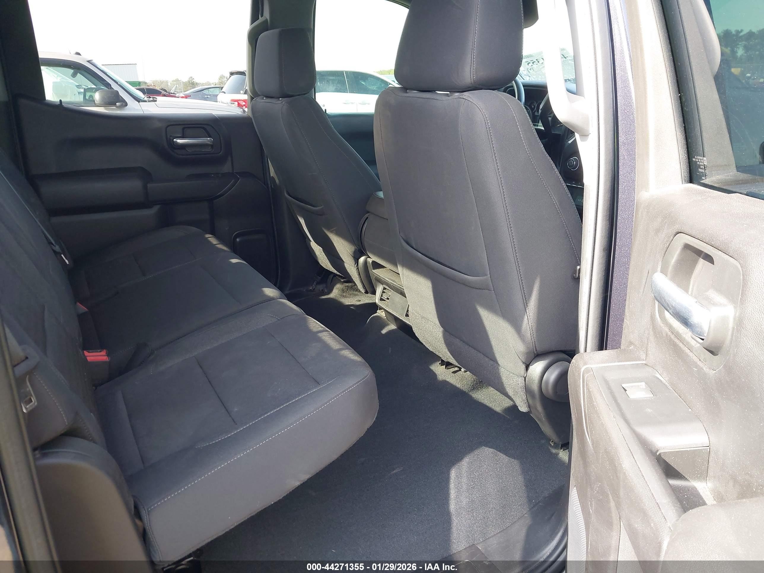 CHEVROLET SILVERADO image 8