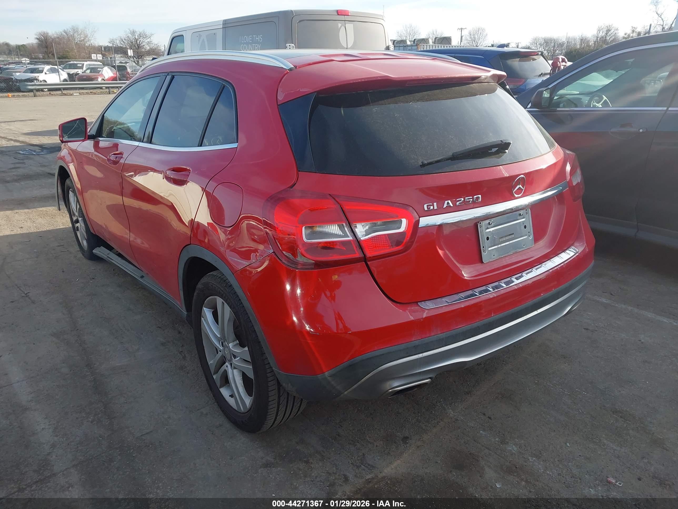 MERCEDES-BENZ GLA image 3