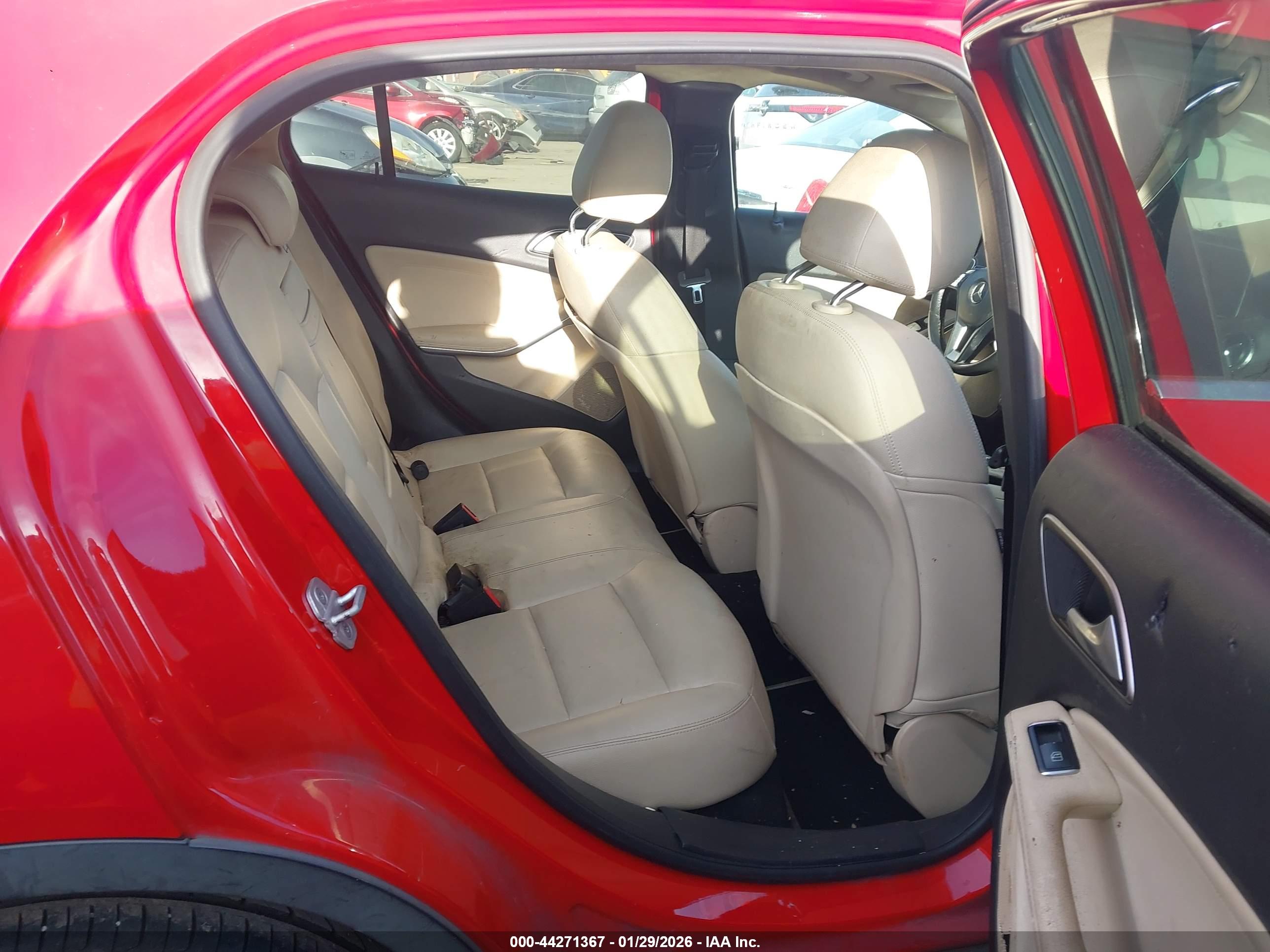 MERCEDES-BENZ GLA image 8