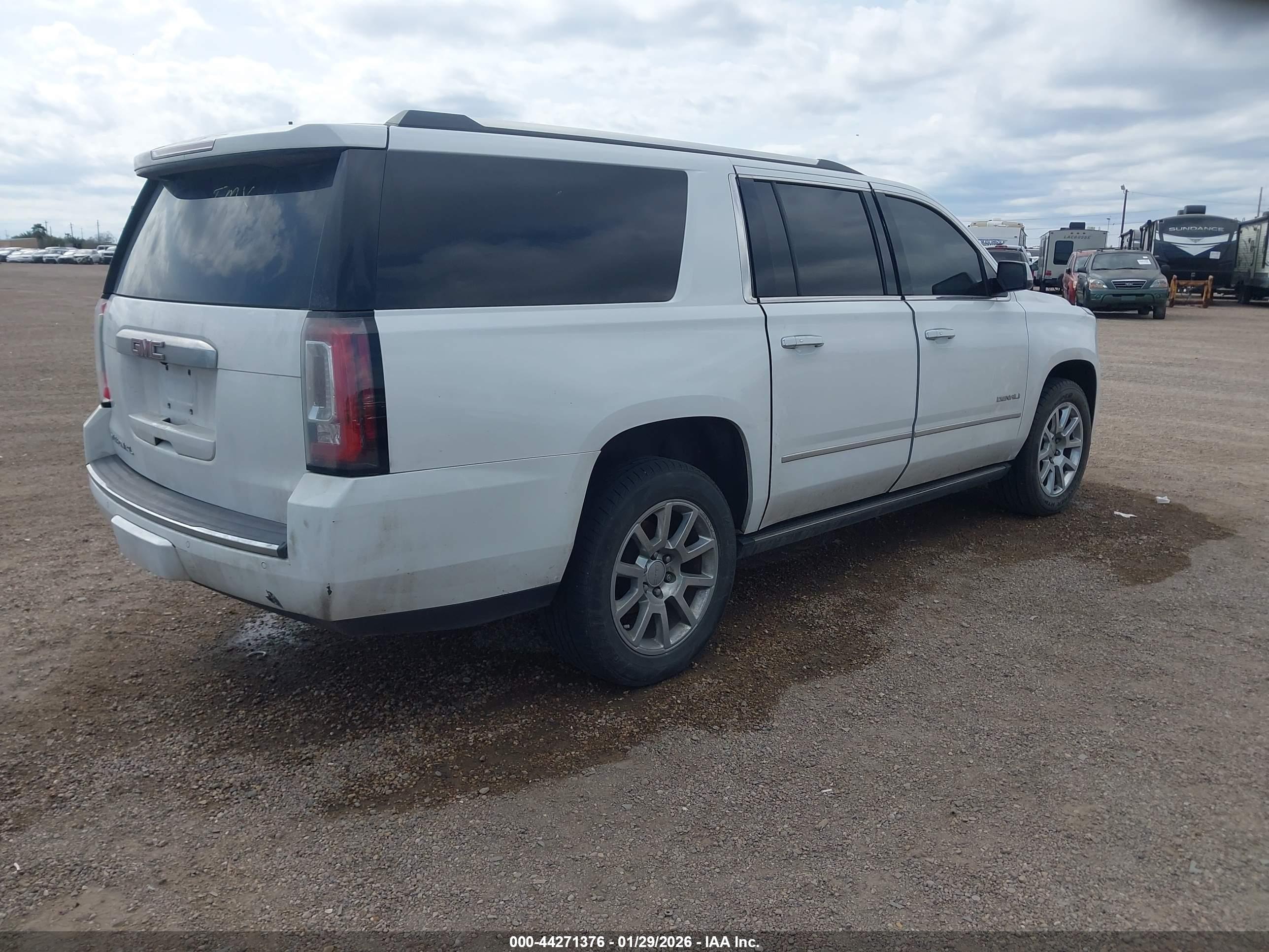 GMC YUKON image 4