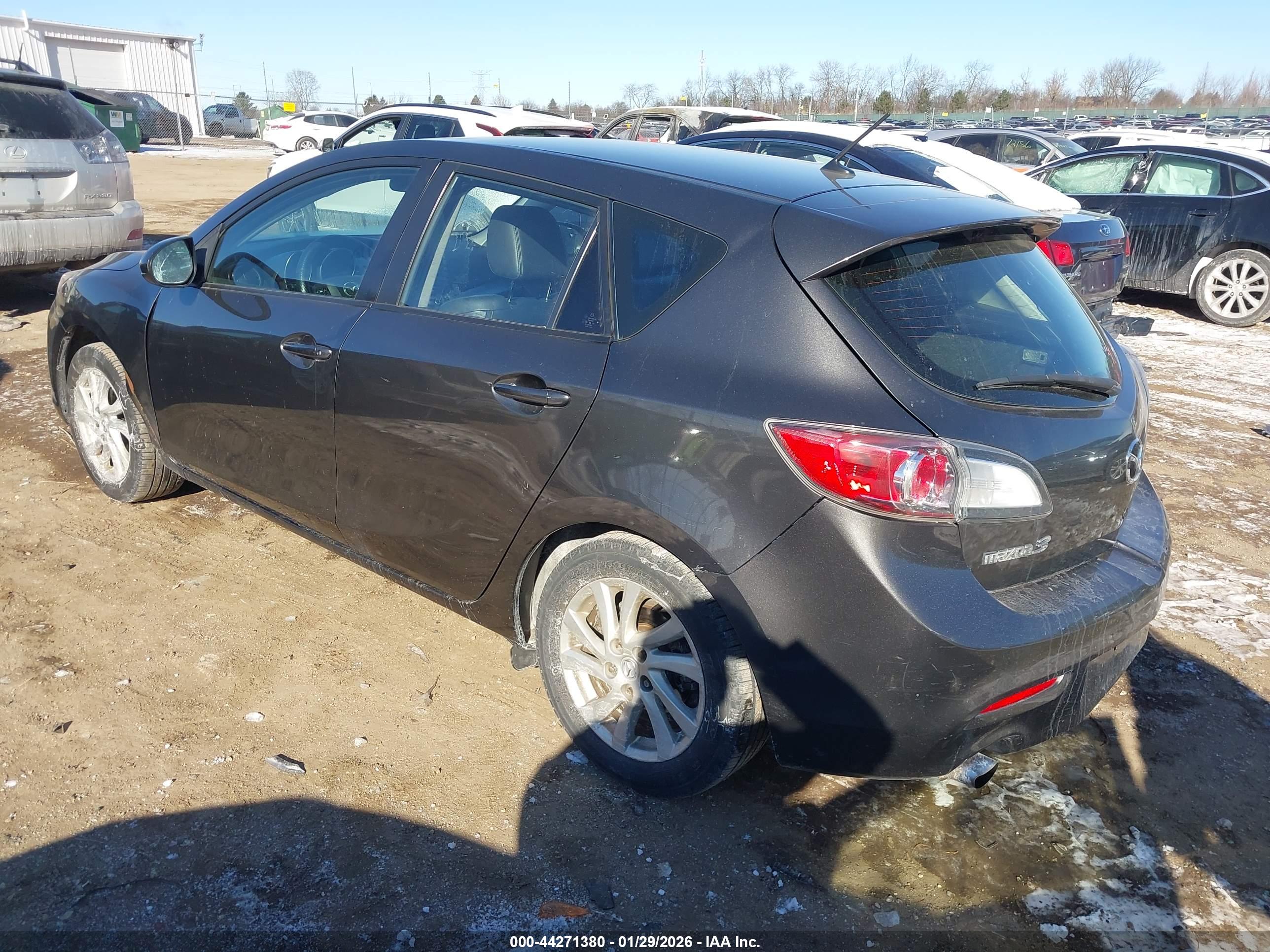 MAZDA MAZDA3 image 3