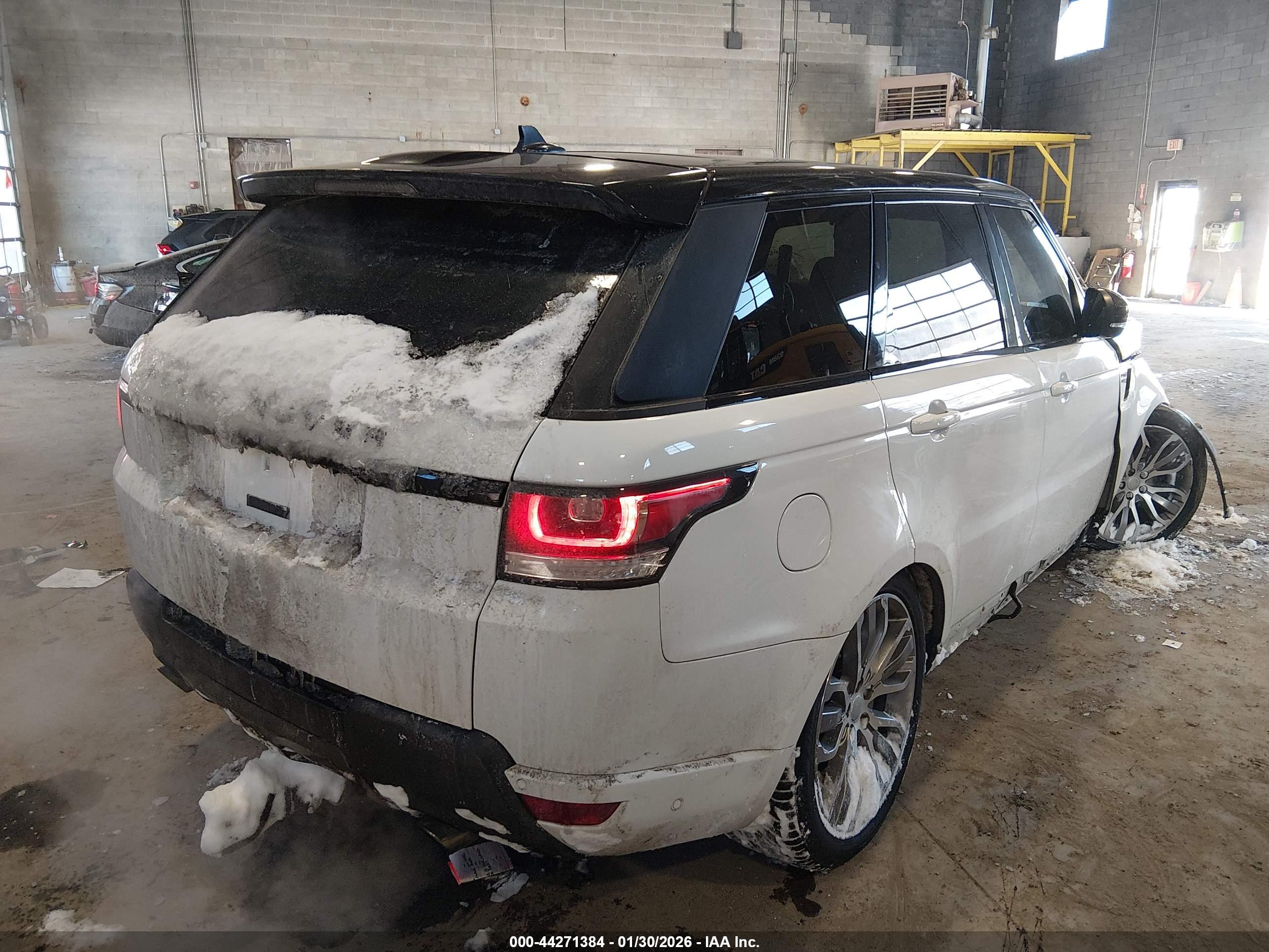 LAND ROVER image 4