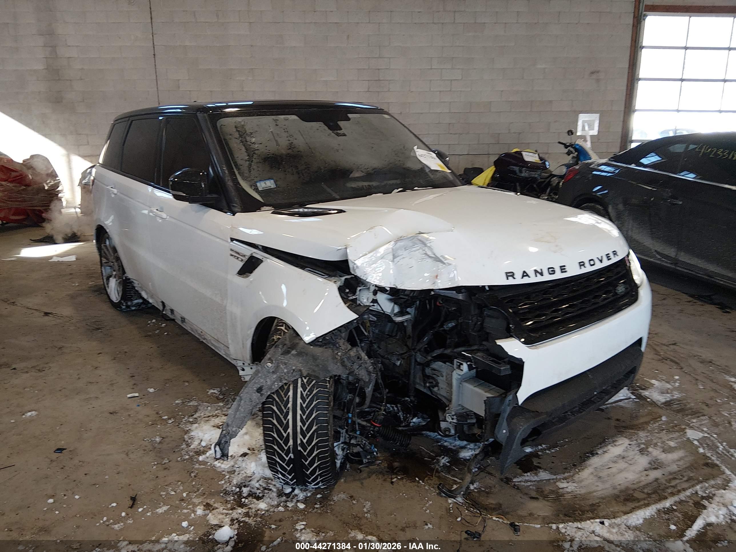 LAND ROVER image 6