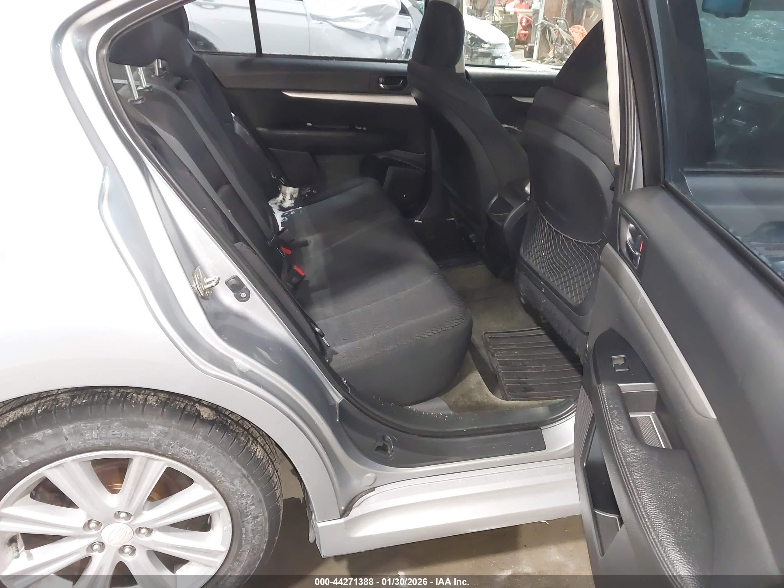 SUBARU LEGACY image 8