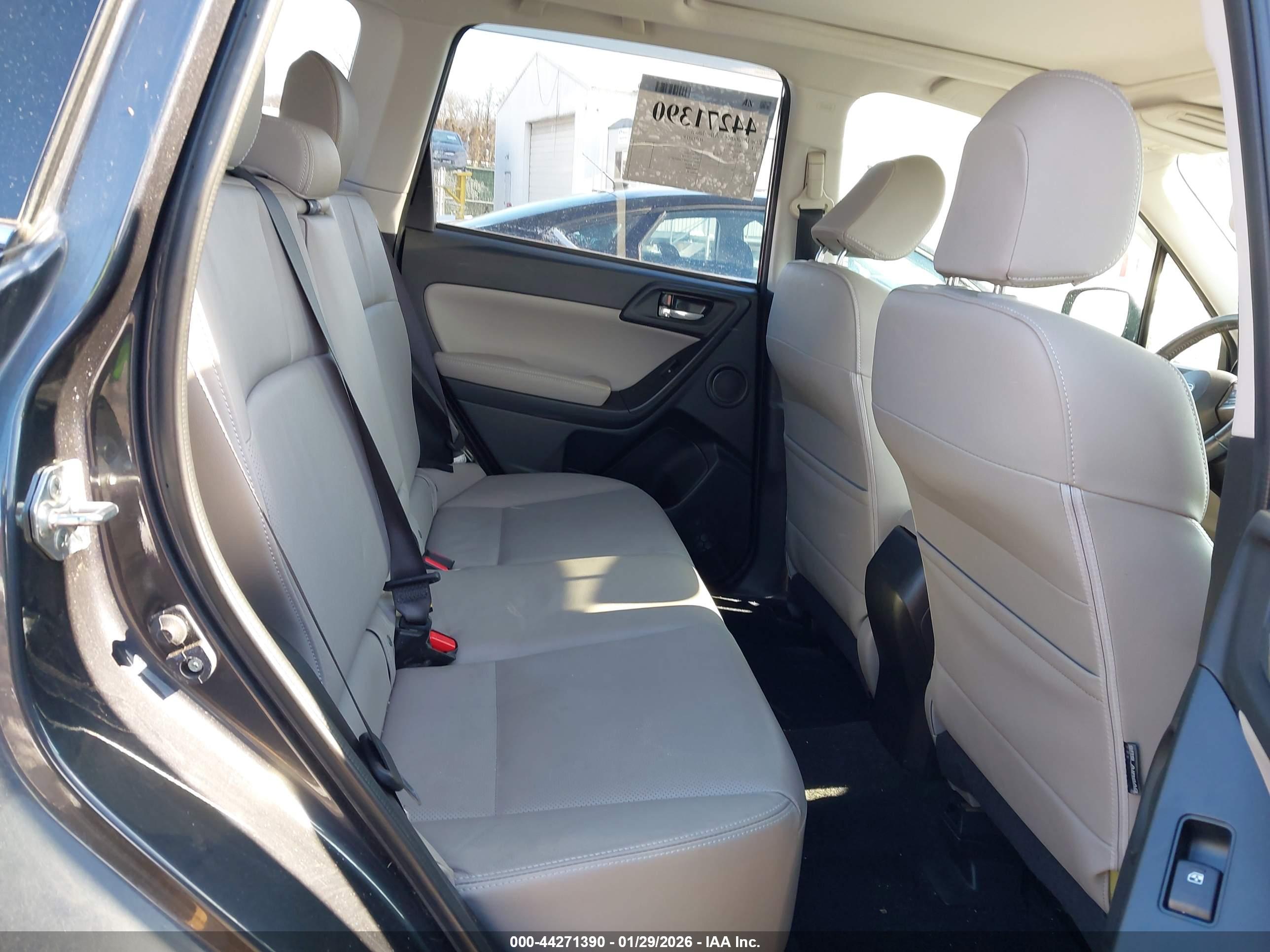 SUBARU FORESTER image 8